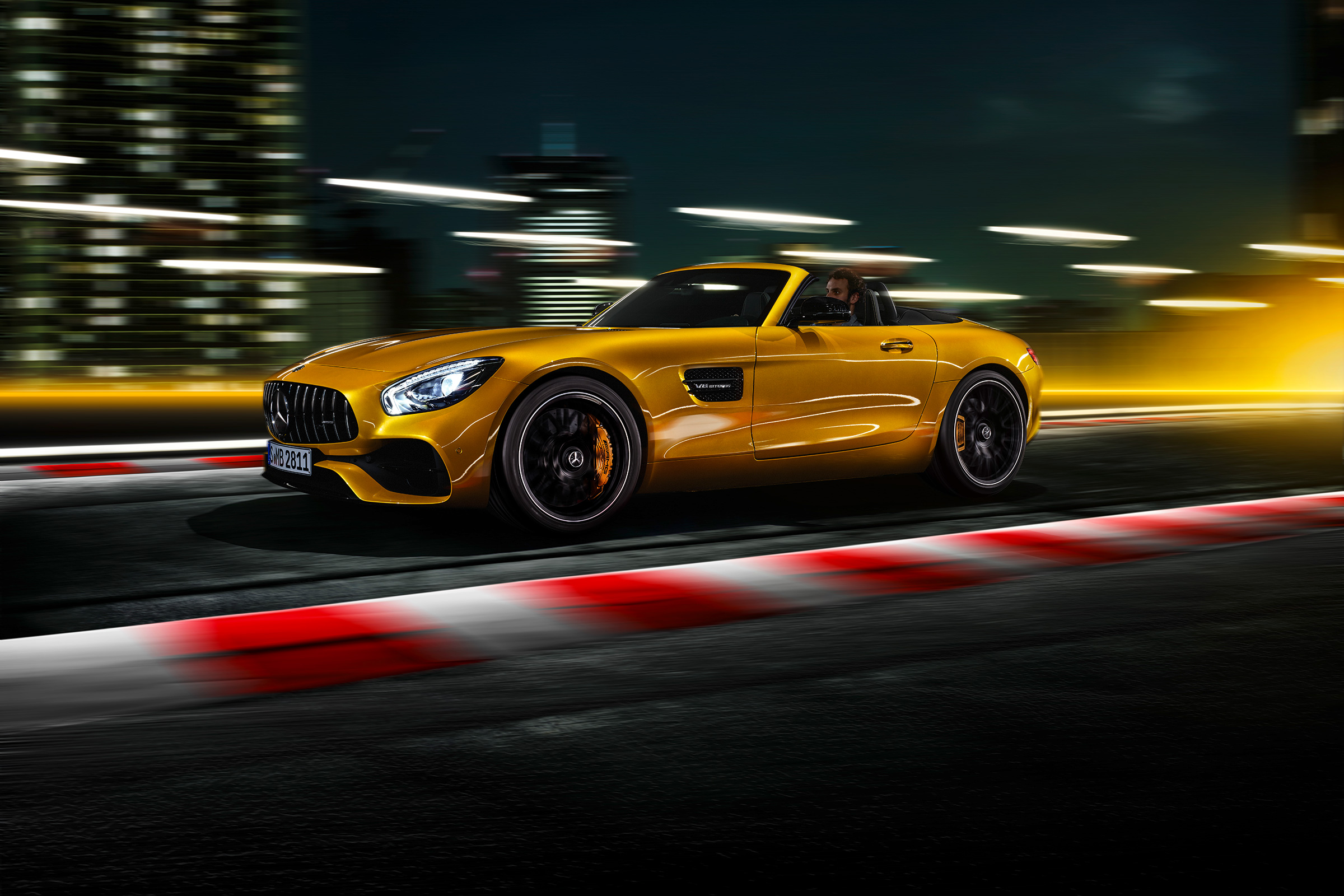 Mercedes-AMG GT S Roadster – side