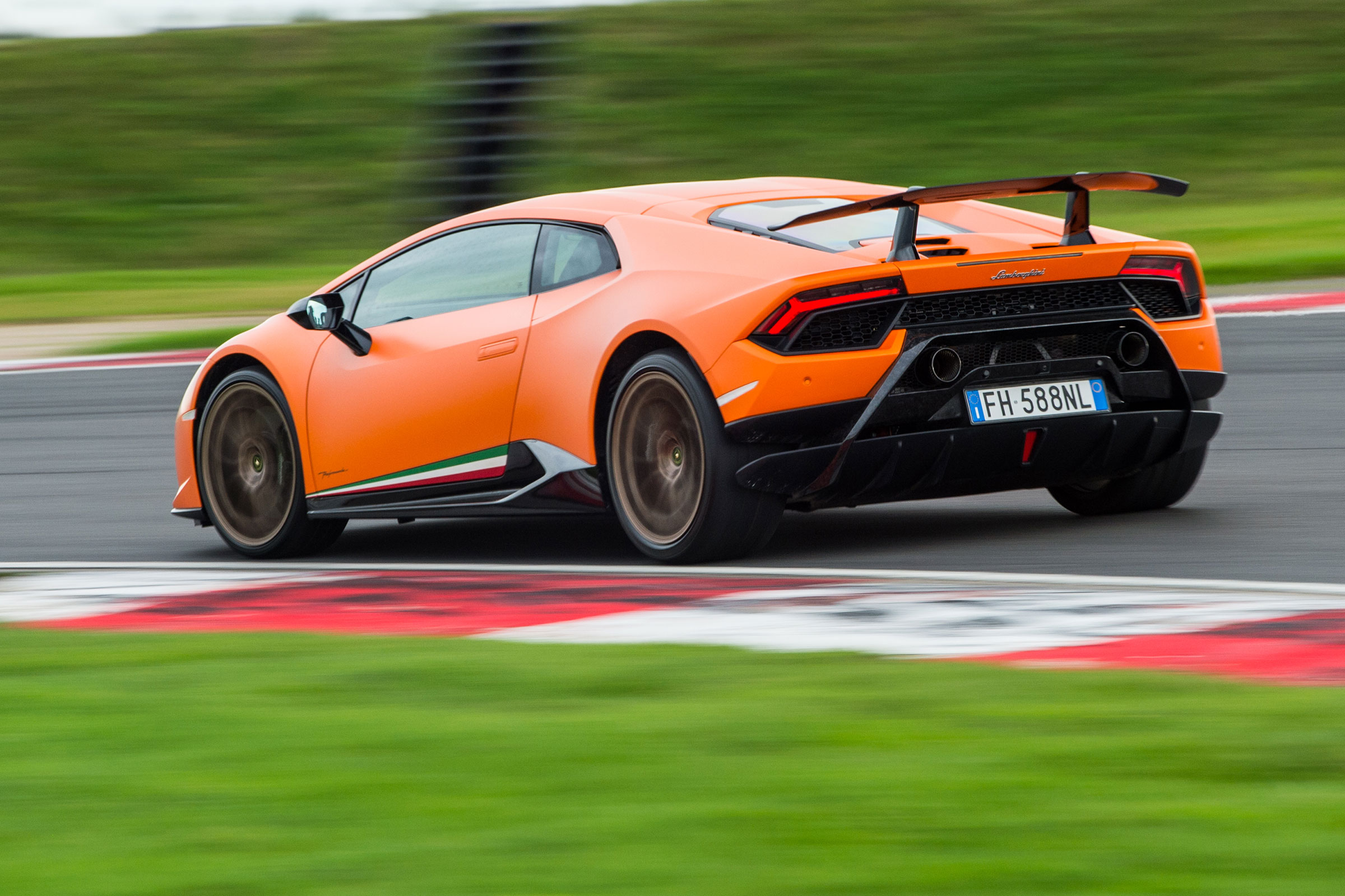 Lamborghini Huracan Performante – rear