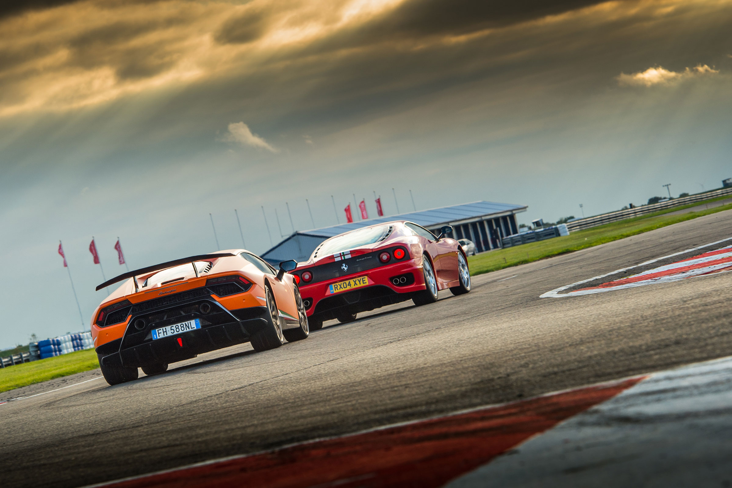 Lamborghini Huracan Performante &amp; Ferrari 360 Challenge Stradale 