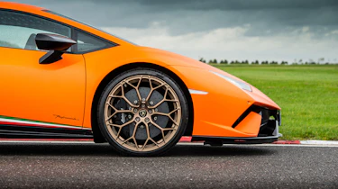 Lamborghini Huracan Performante – side
