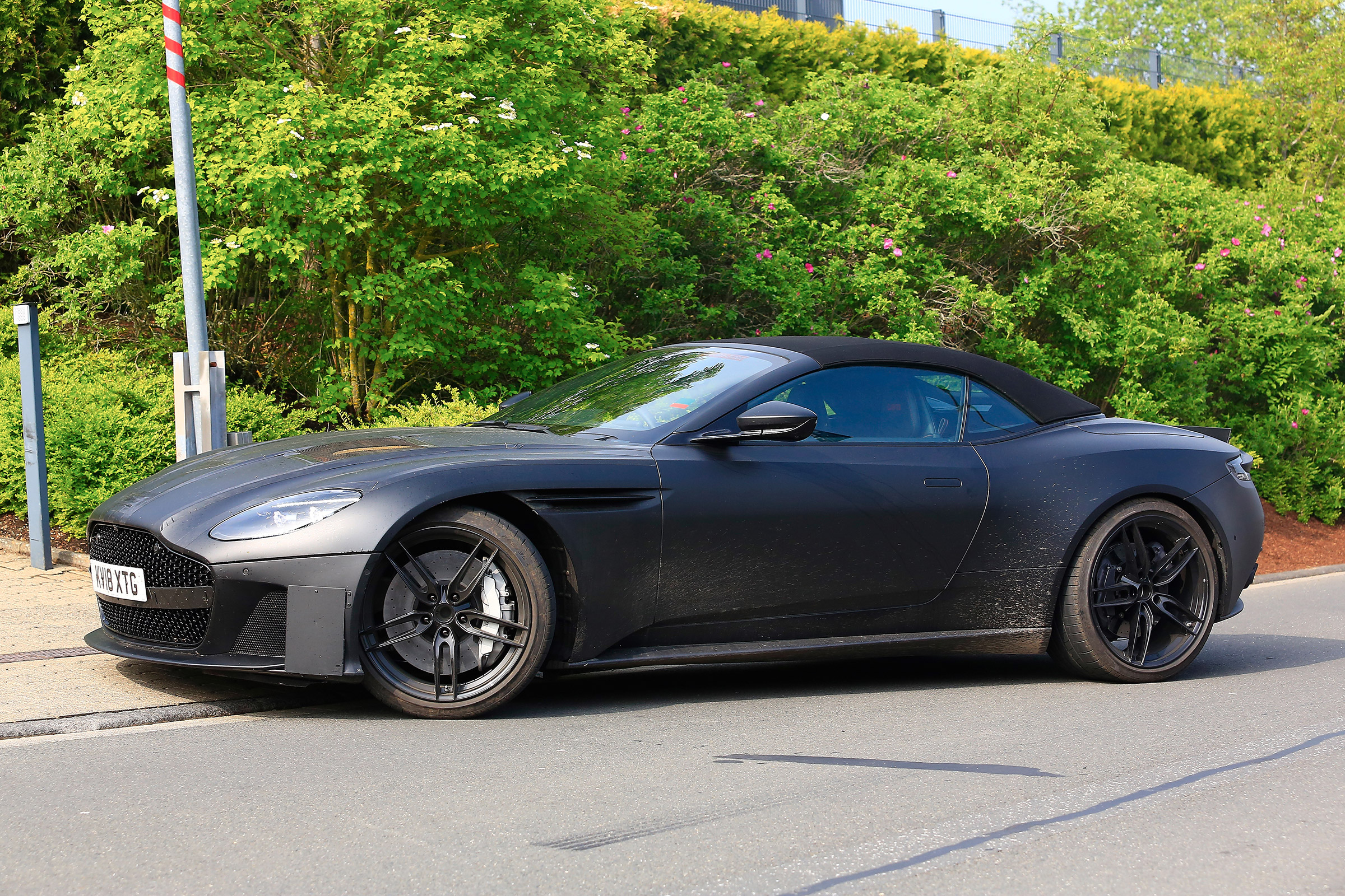 Aston Martin DBS Volante - side