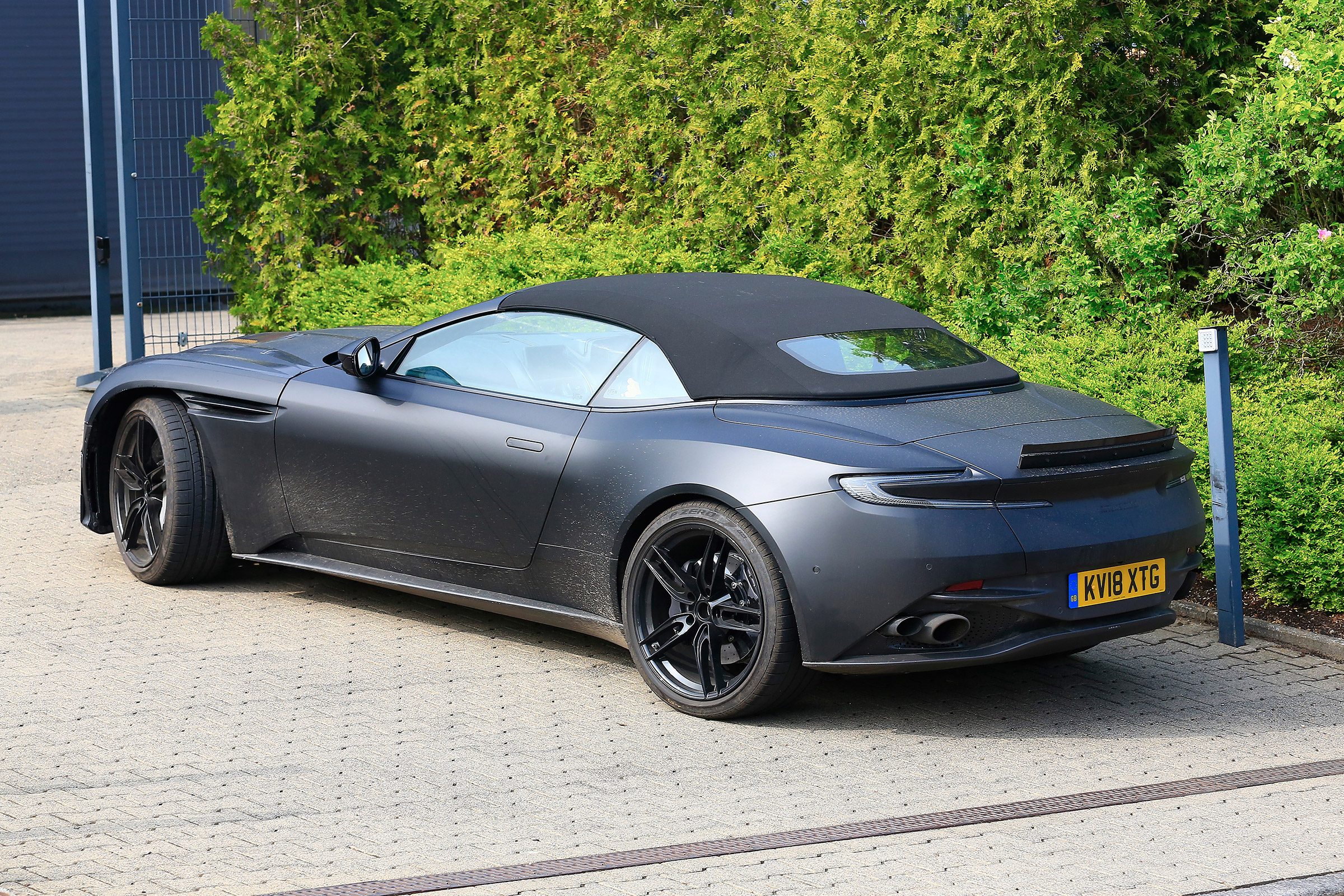 Aston Martin DBS Volante - front