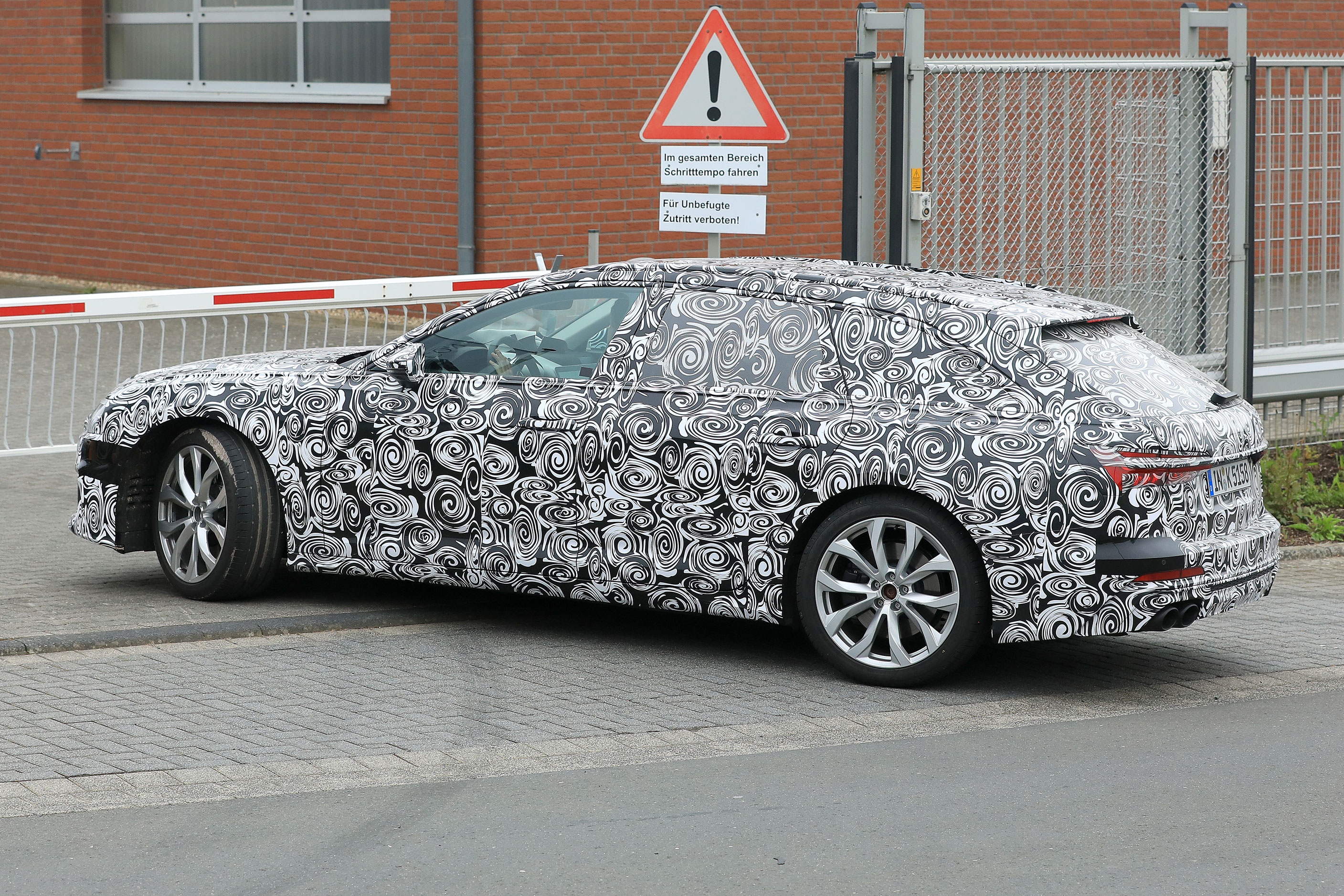 2019 Audi S6 Avant - Side