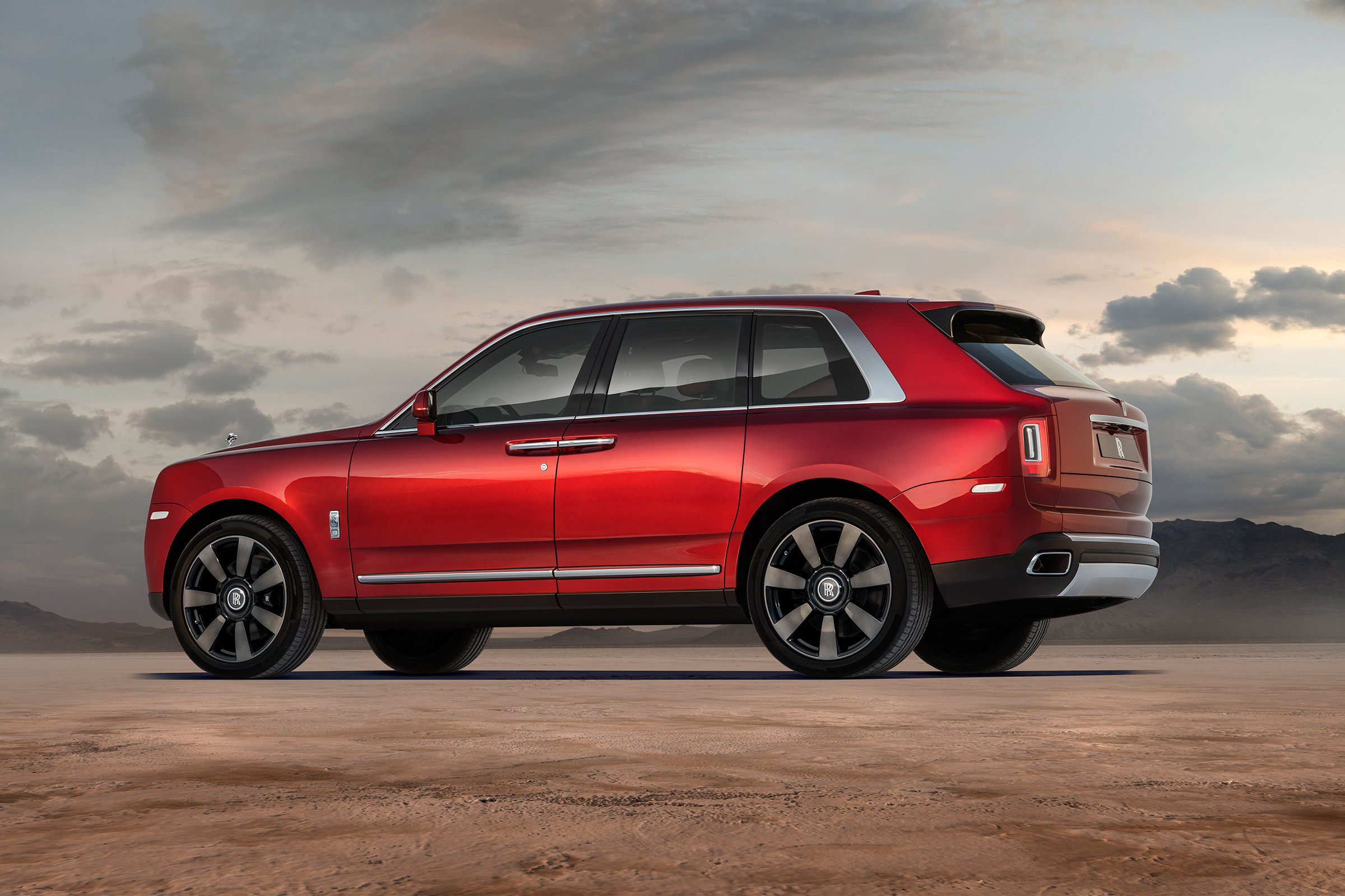 Rolls Royce Cullinan - rear