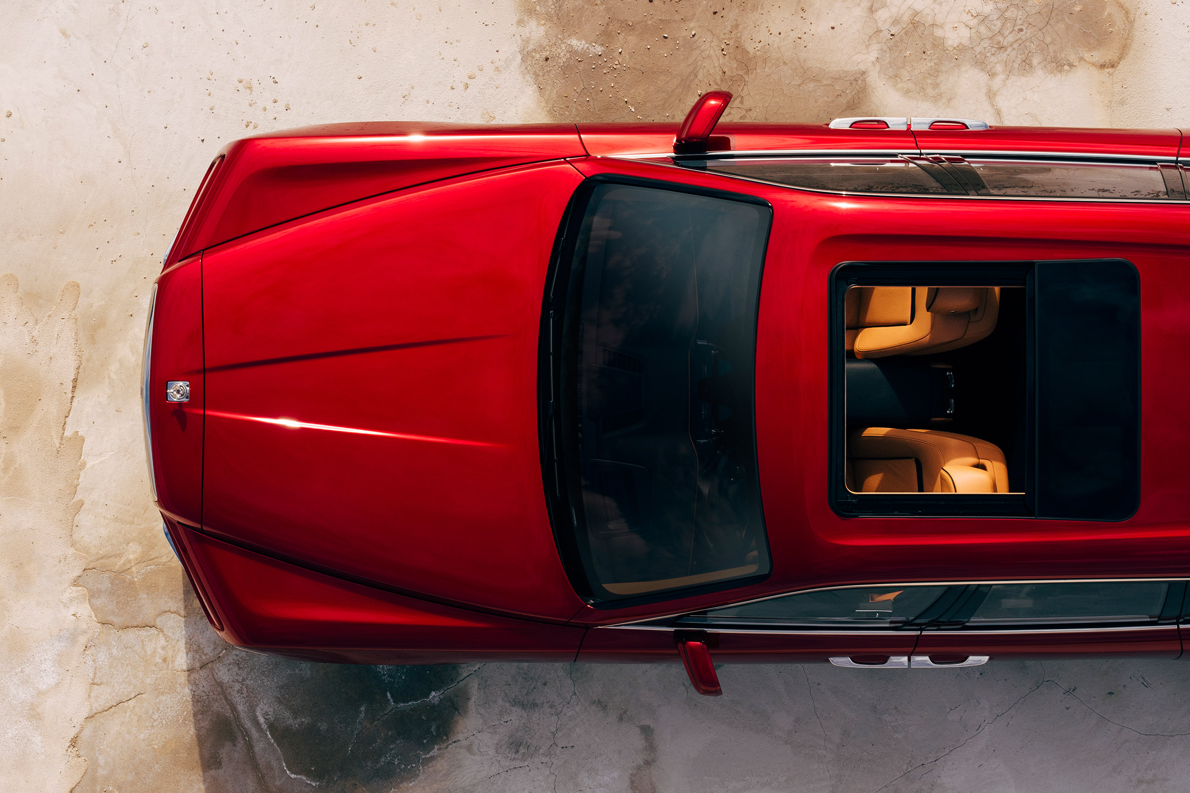 Rolls Royce Cullinan - bonnet