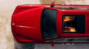 Rolls Royce Cullinan - bonnet