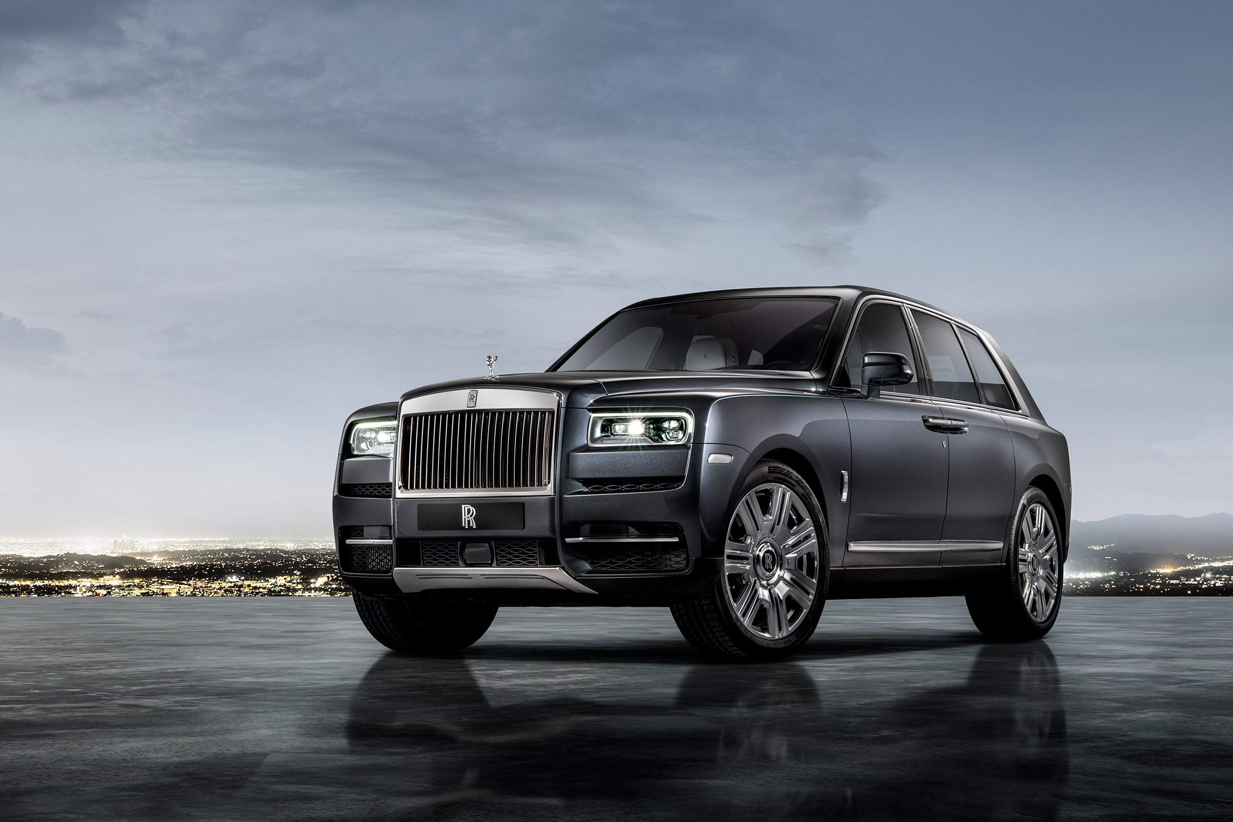 Rolls Royce Cullinan - front