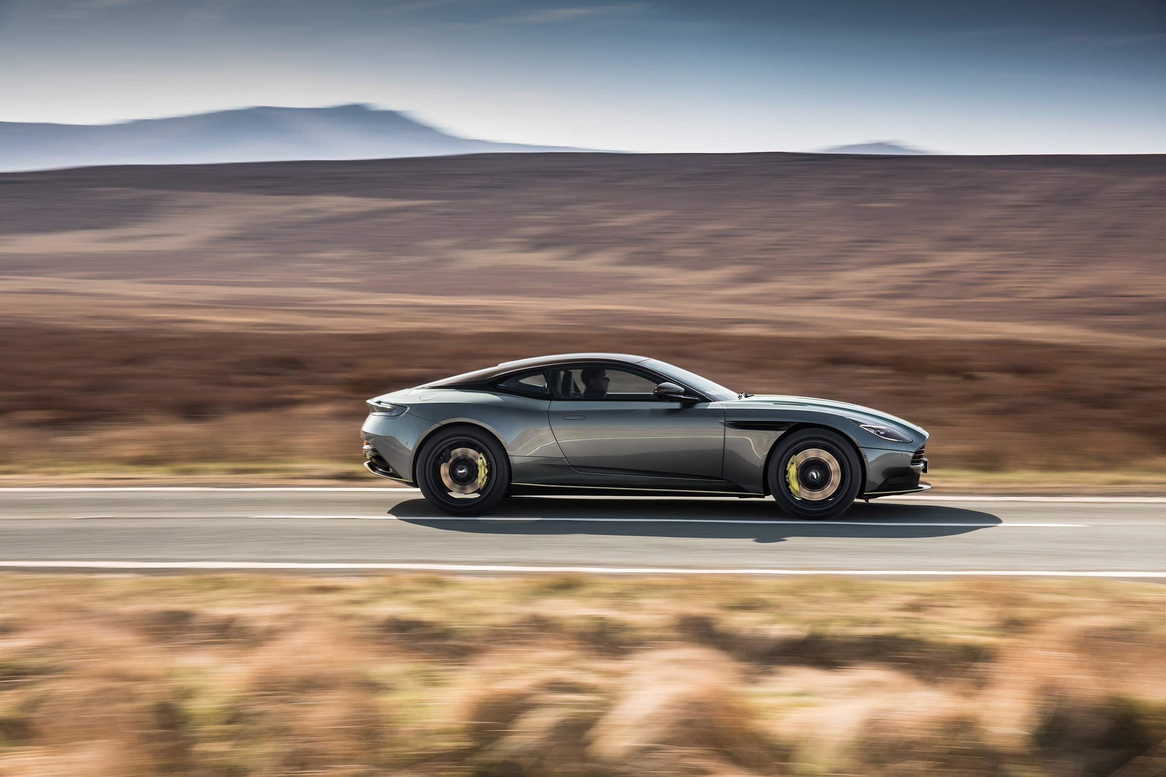 Aston Martin DB11 AMR - side