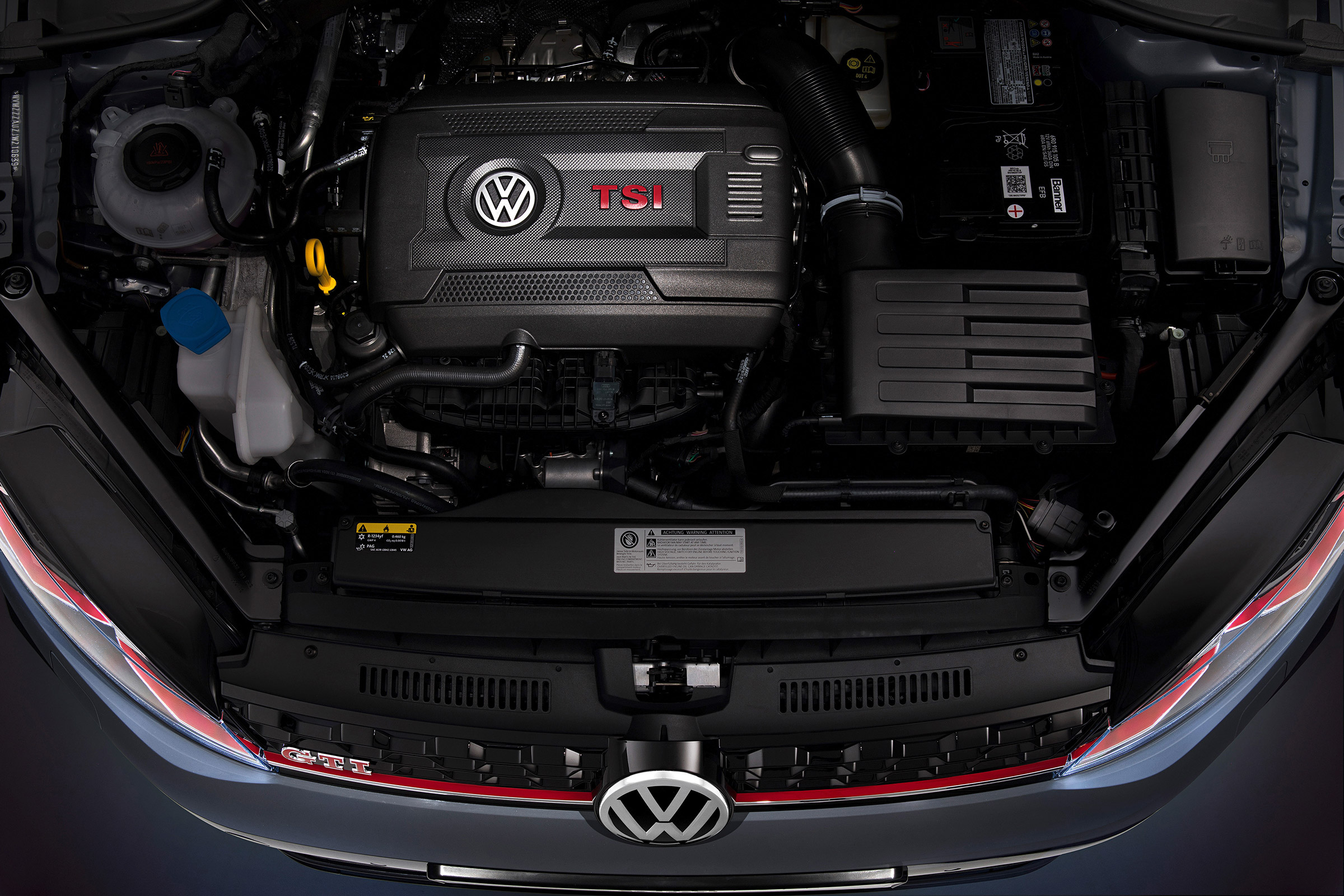 Volkswagen Golf GTI TCR Concept - engine bay
