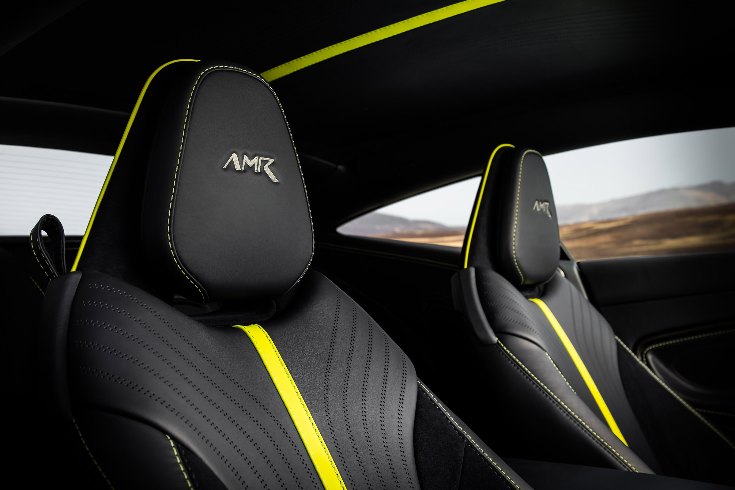 Aston Martin DB11 AMR - seats