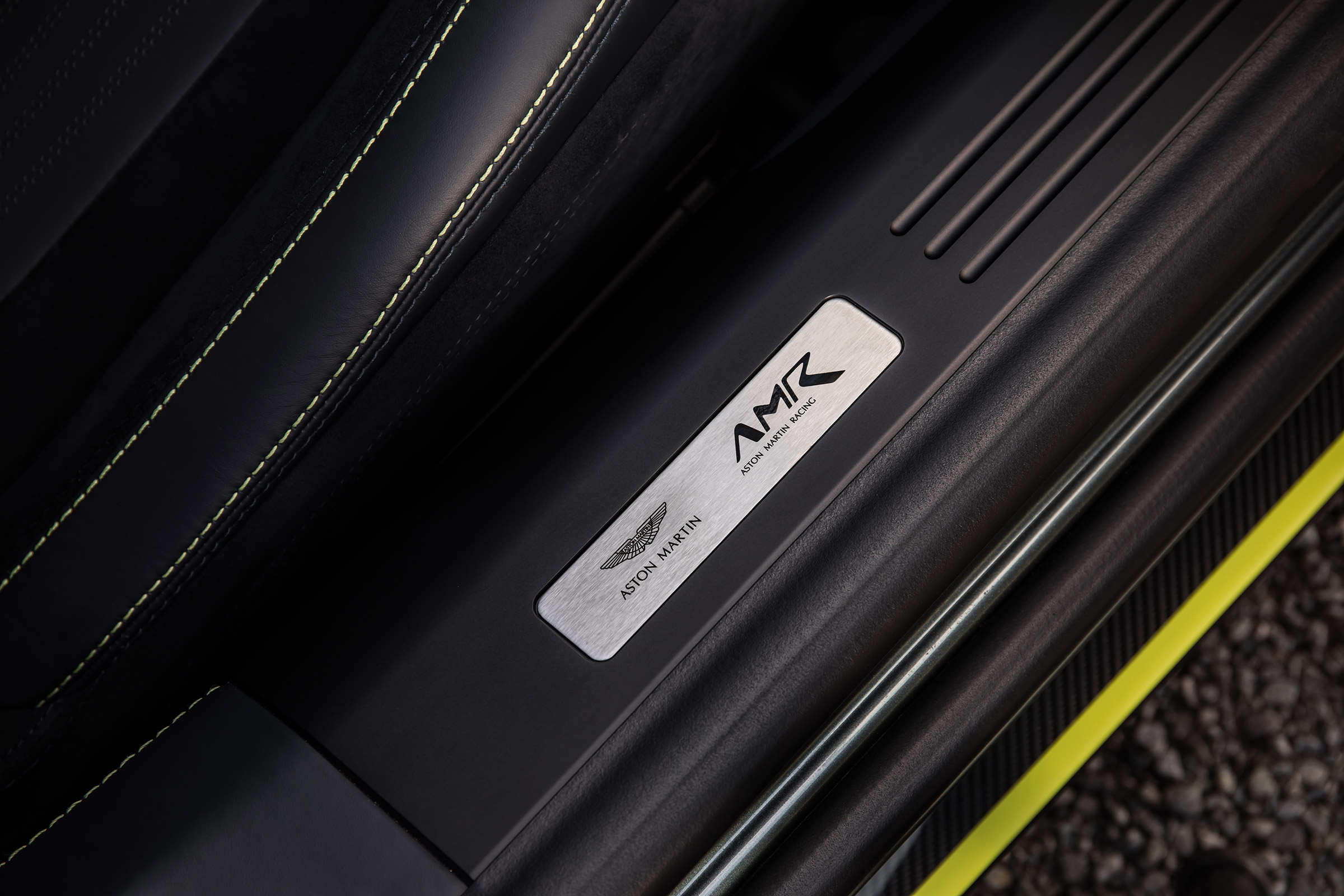 Aston Martin DB11 AMR - dash
