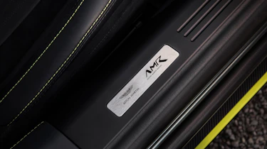 Aston Martin DB11 AMR - dash