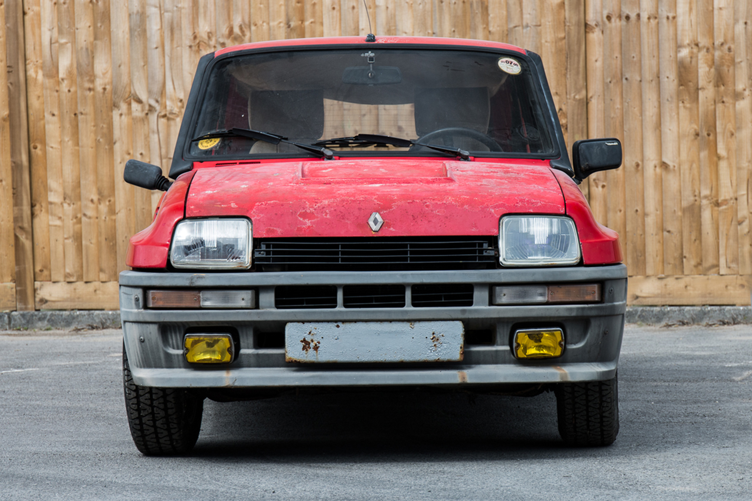 Renault 5 Turbo 2 Evolution Type 8221 – front