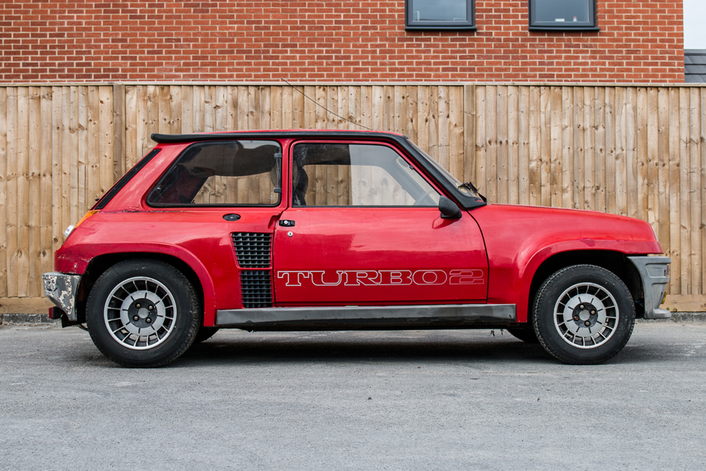Renault 5 Turbo 2 Evolution Type 8221 – side