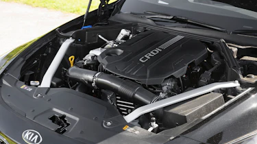Kia Stinger GT-Line S diesel - Engine