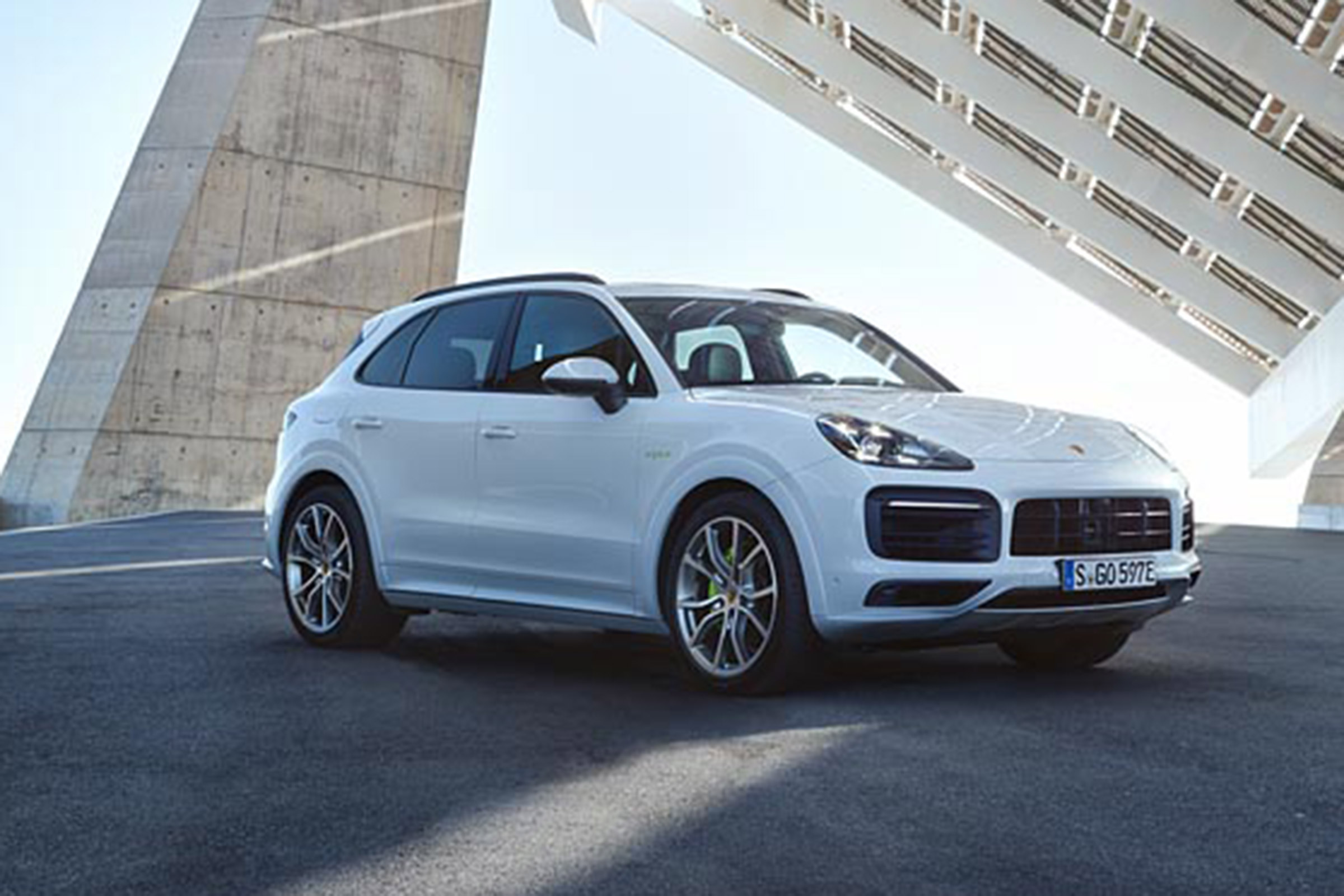 Porsche Cayenne E-Hybrid - front quarter