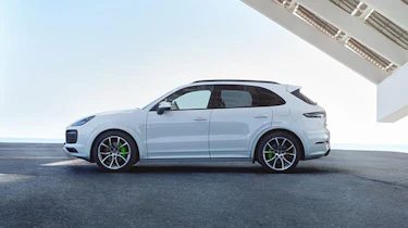 Porsche Cayenne E-Hybrid - side