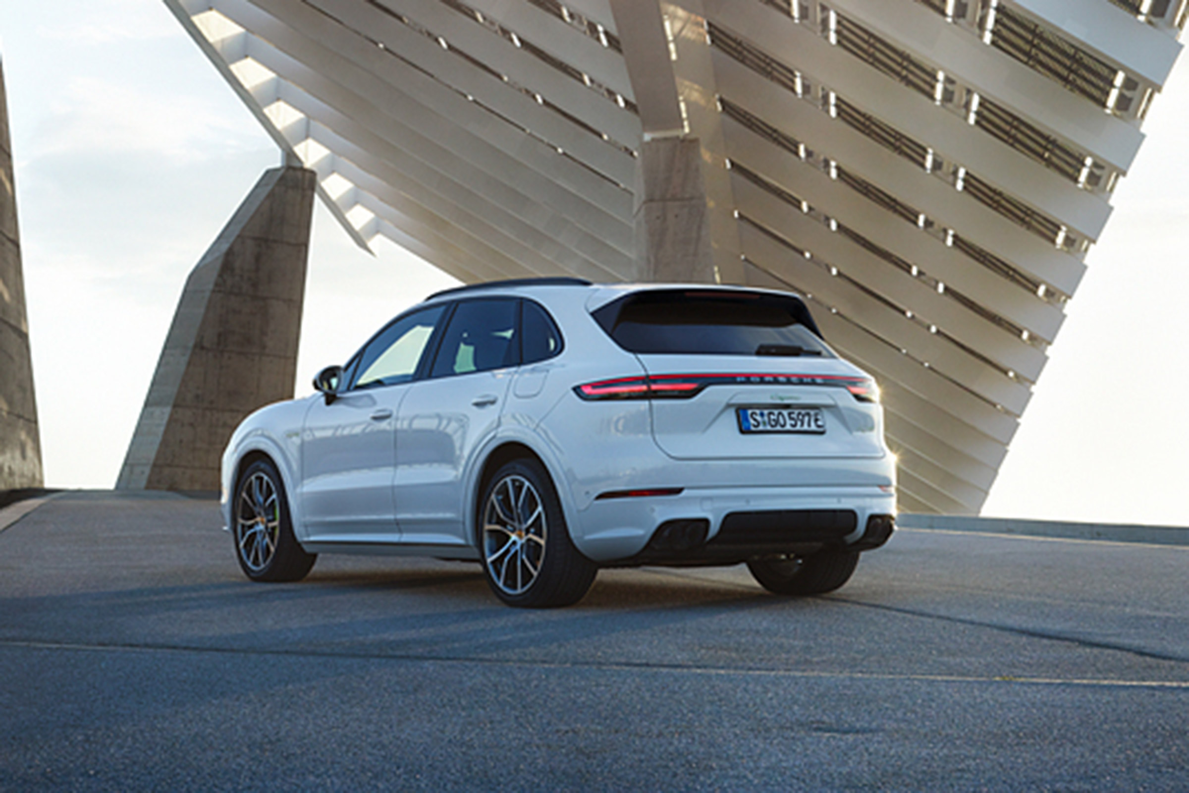 Porsche Cayenne E-Hybrid - rear quarter