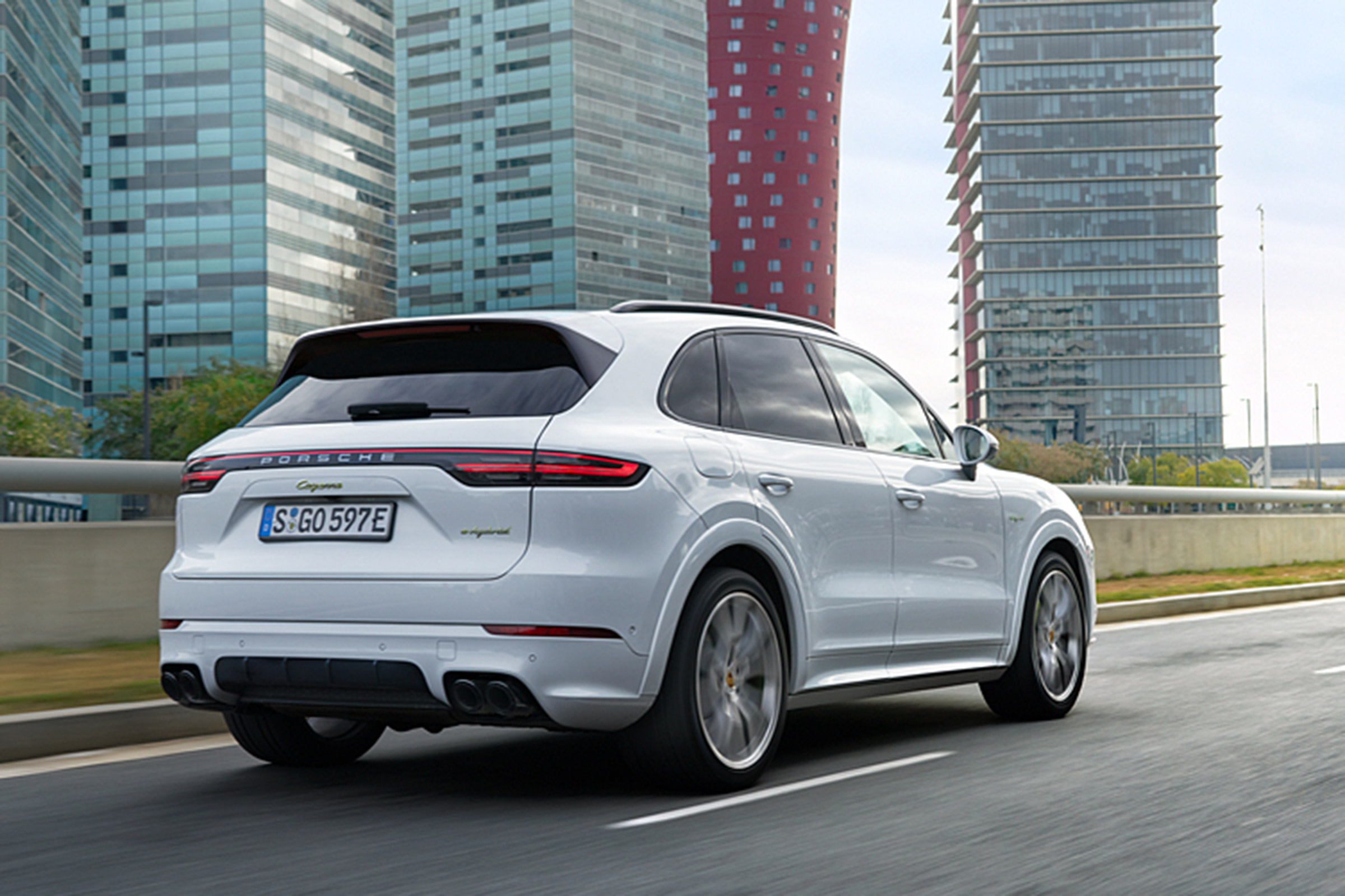 Porsche Cayenne E-Hybrid - rear quarter