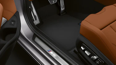 BMW M5 Competition - sill