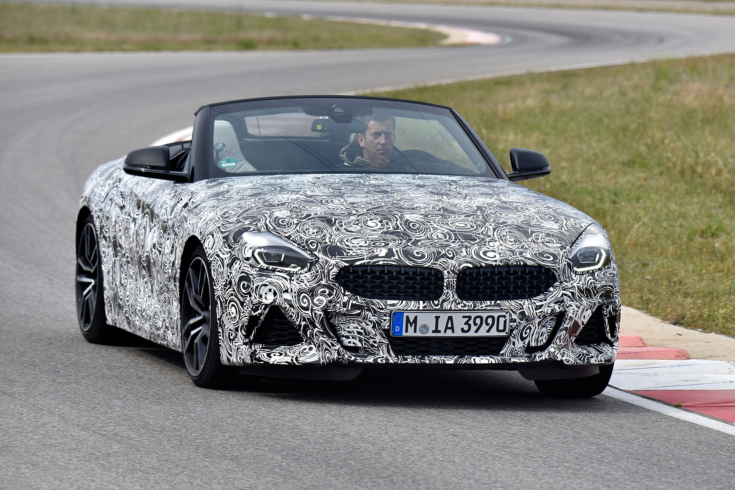 New 2019 BMW Z4 – front quarter