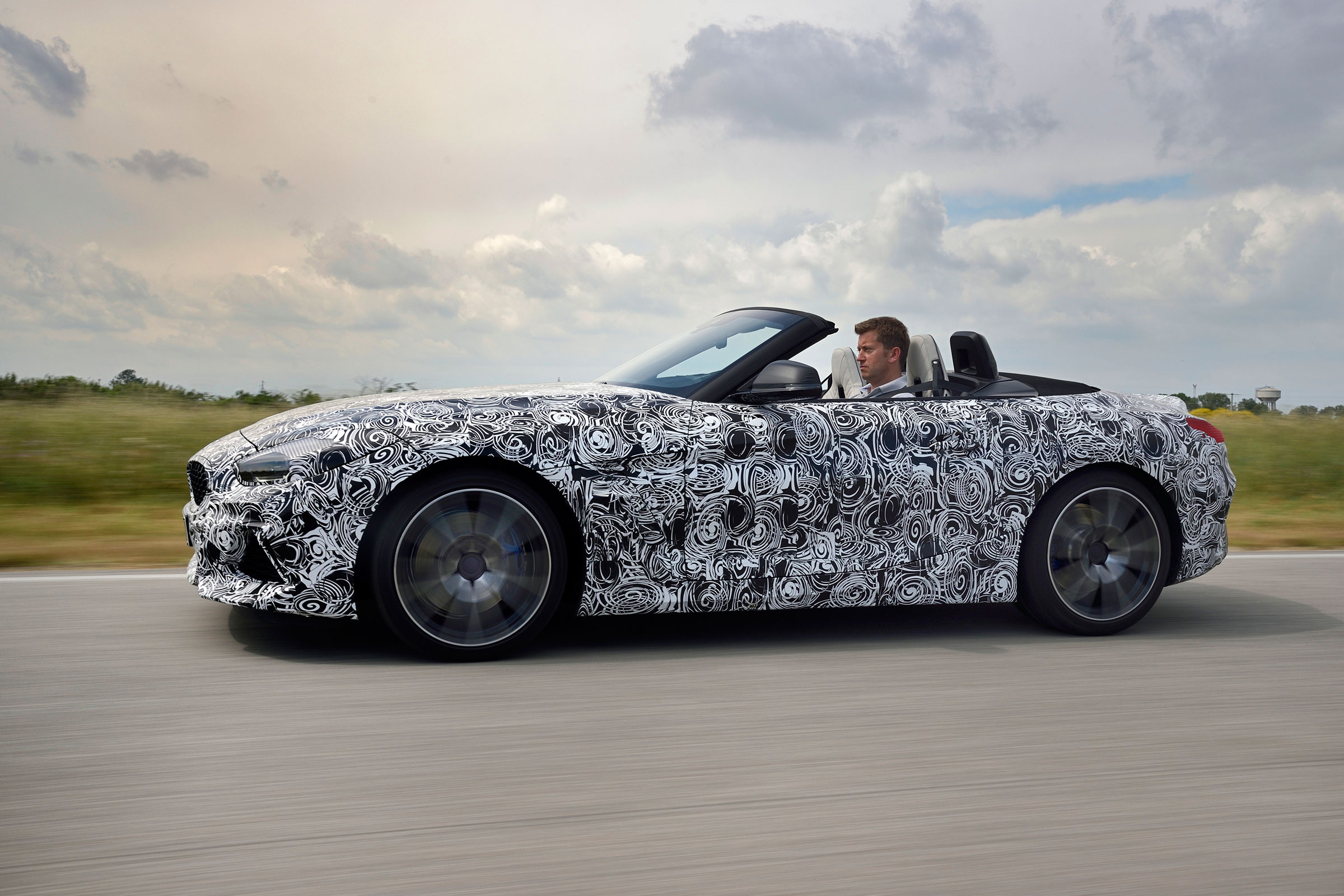New 2019 BMW Z4 – side