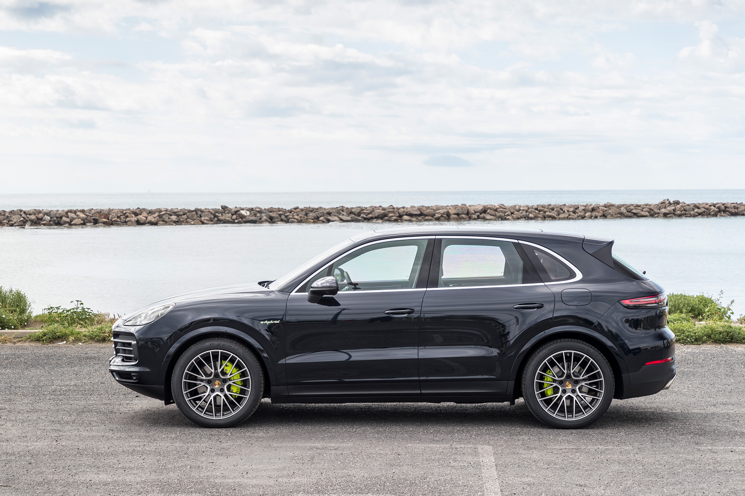 Porsche Cayenne E-Hybrid – side