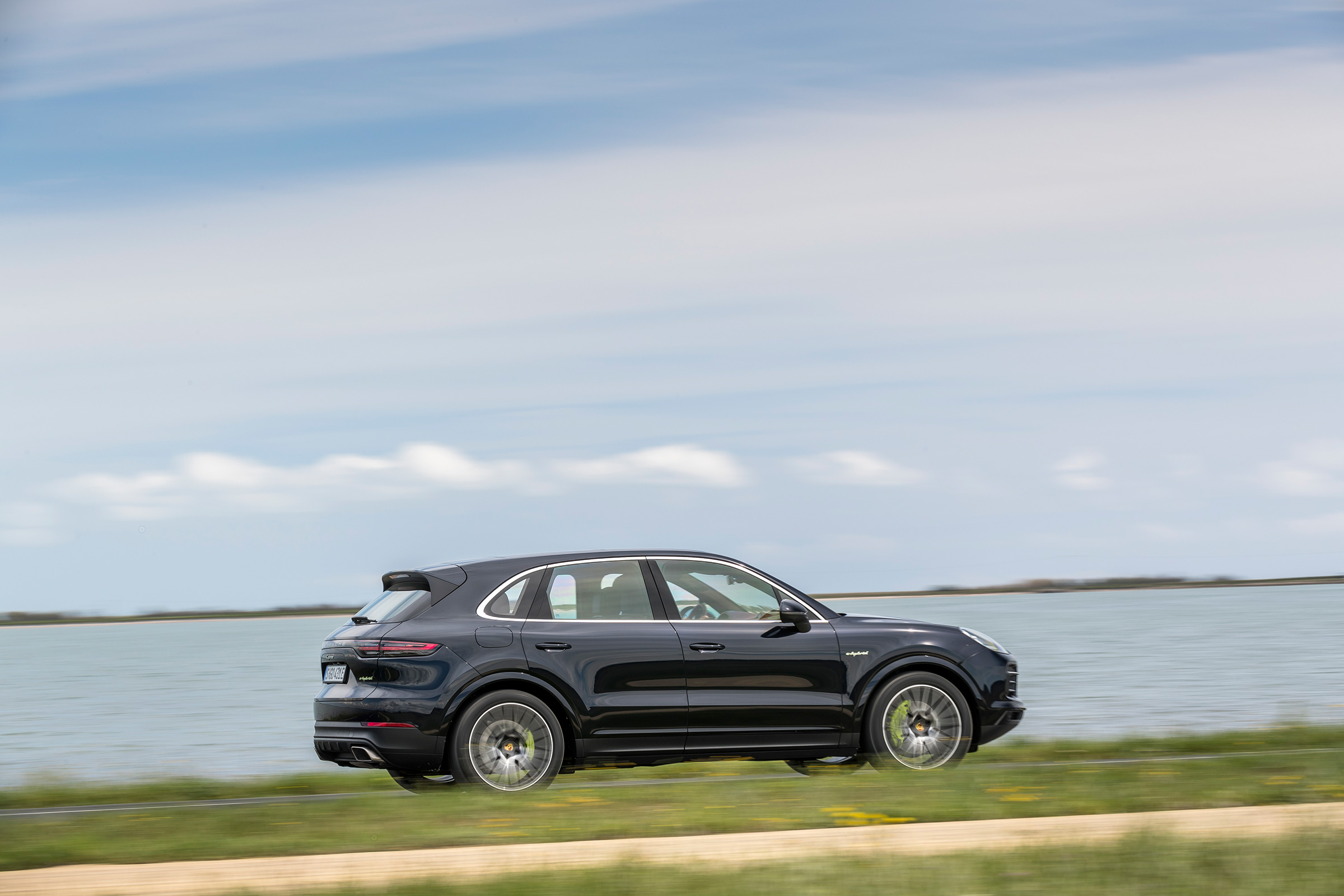 Porsche Cayenne E-Hybrid – side