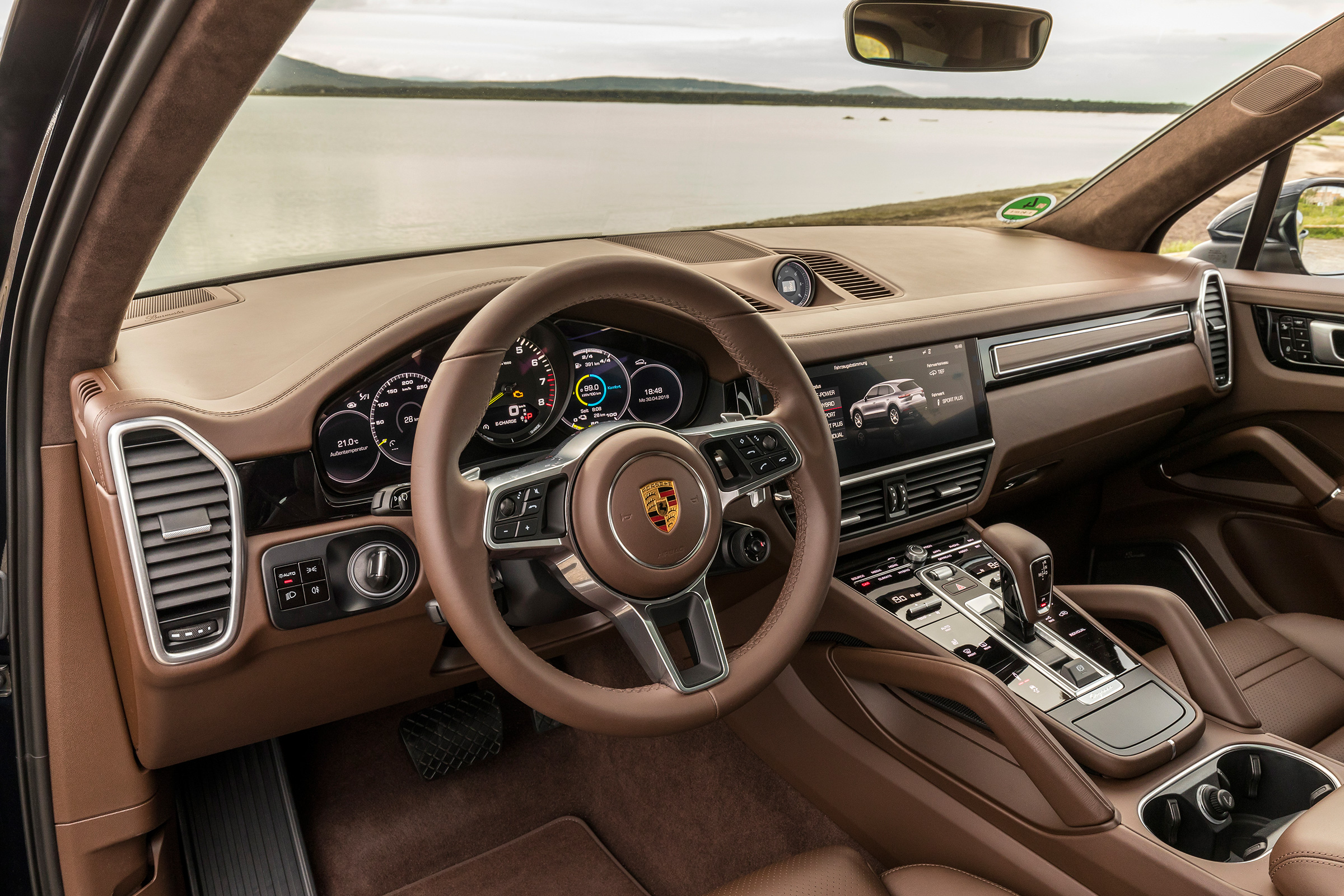 Porsche Cayenne E-Hybrid – steering-wheel