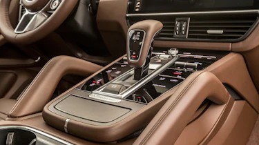 Porsche Cayenne E-Hybrid – gear lever
