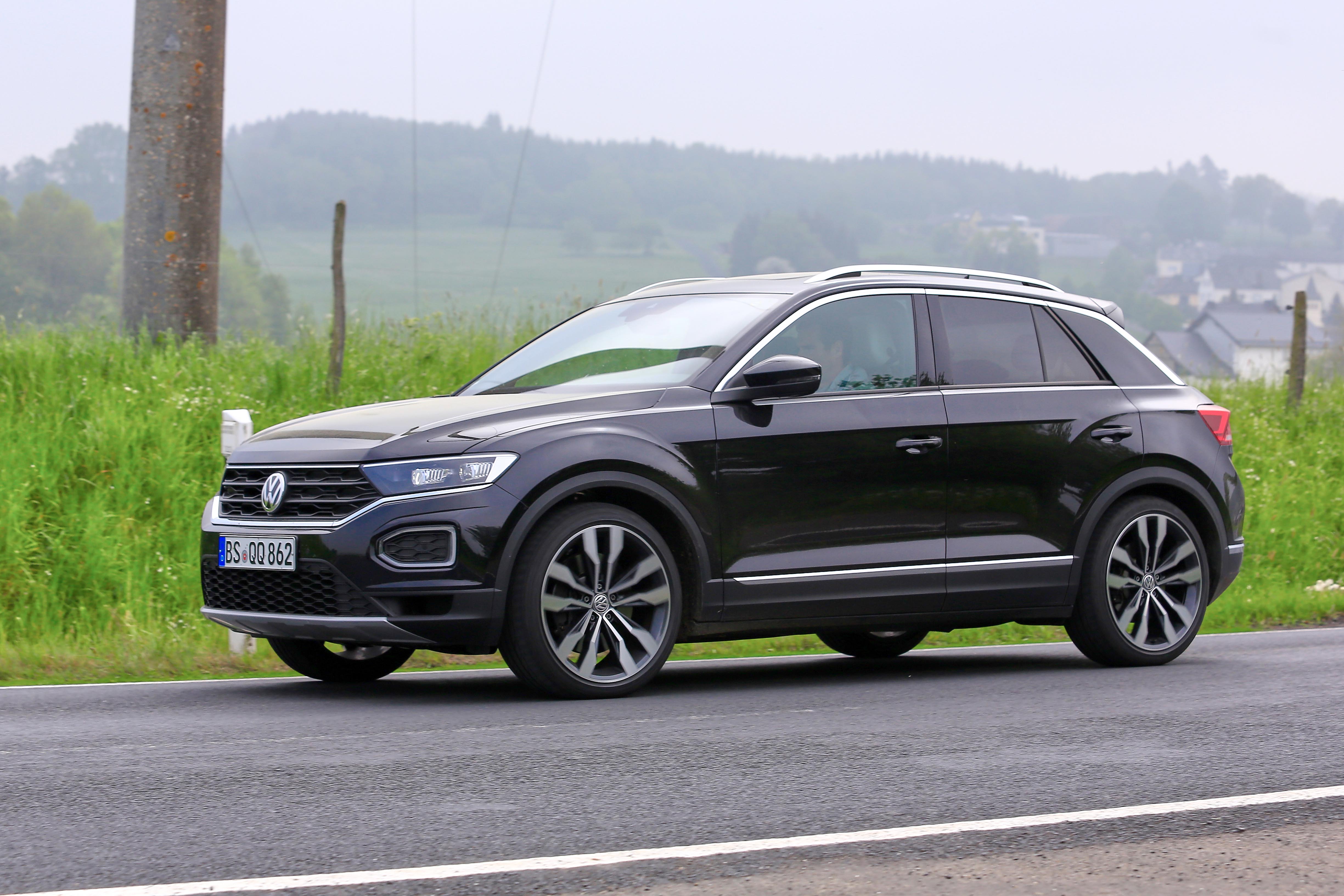 VW T-Roc R – side