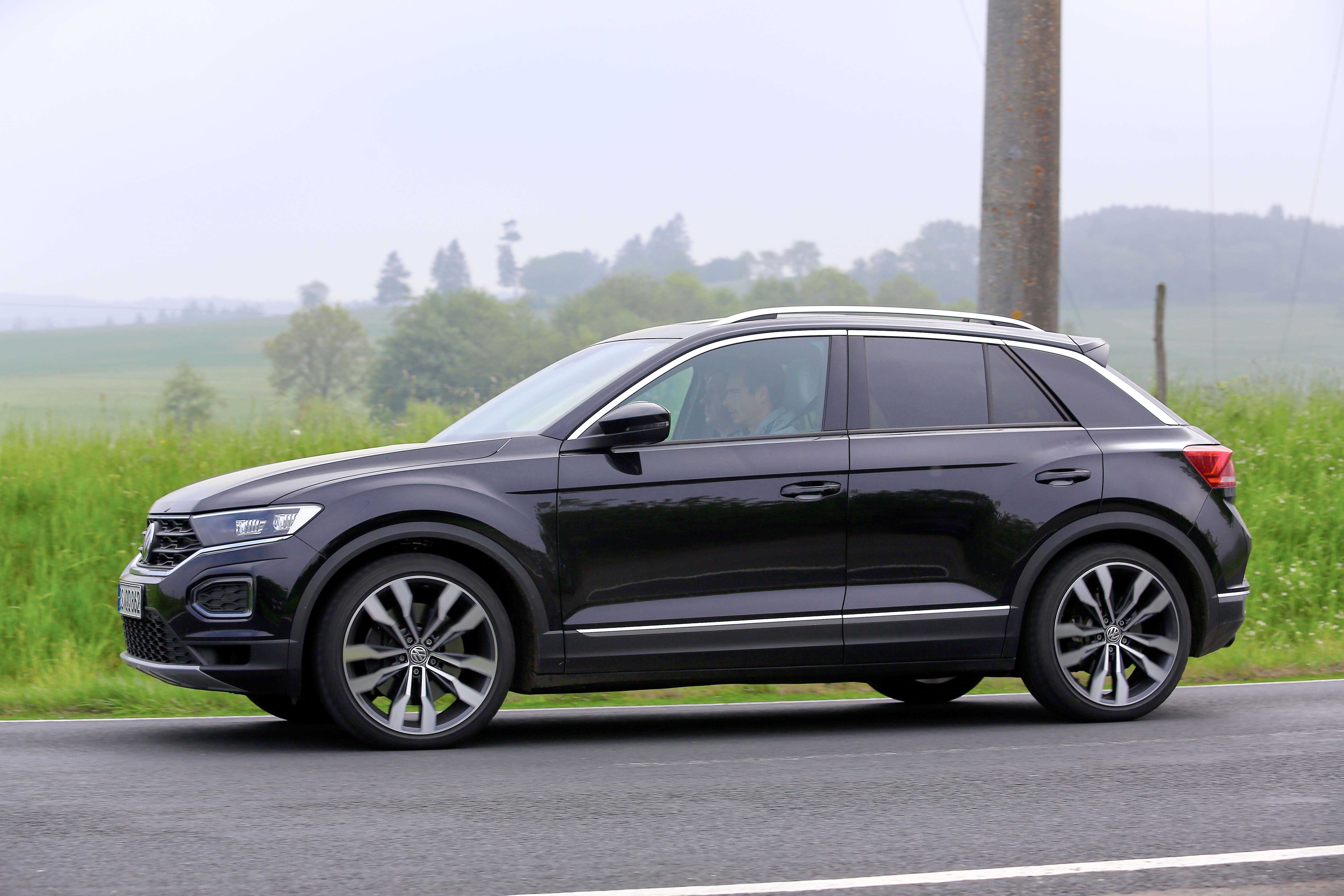VW T-Roc R – side