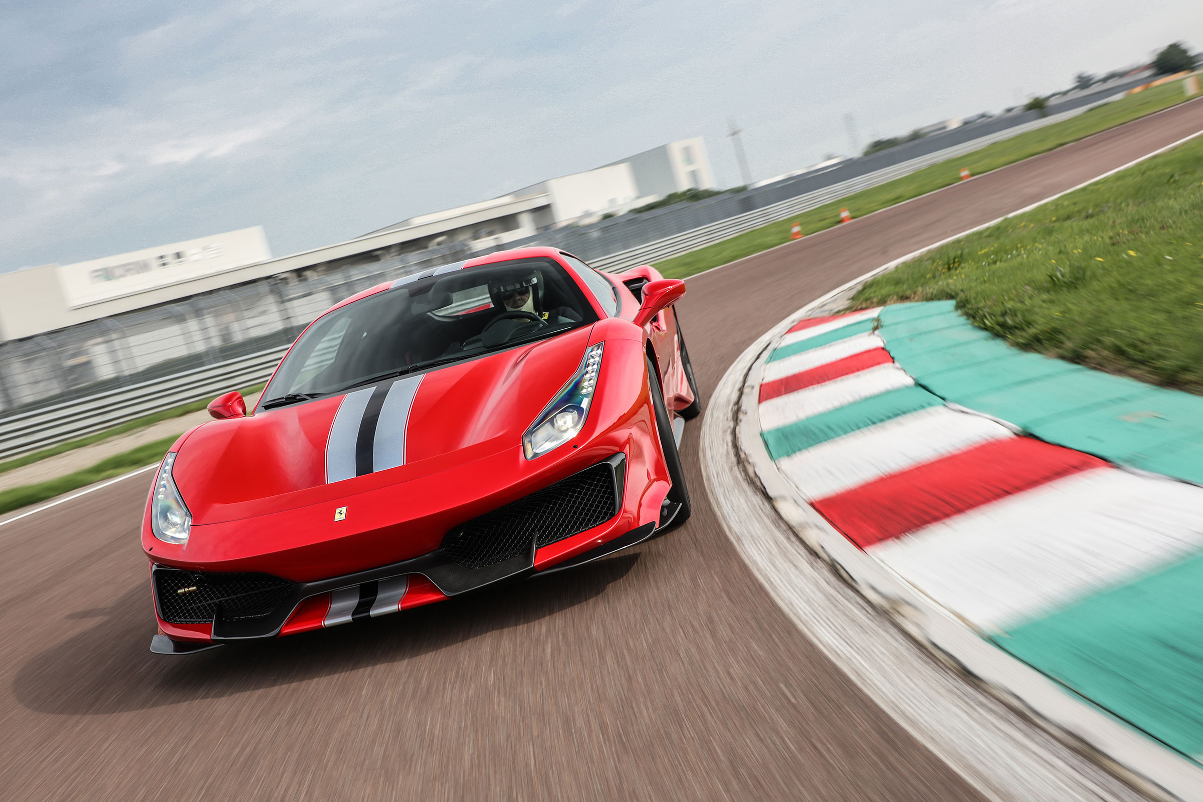 Ferrari 488 Pista – front