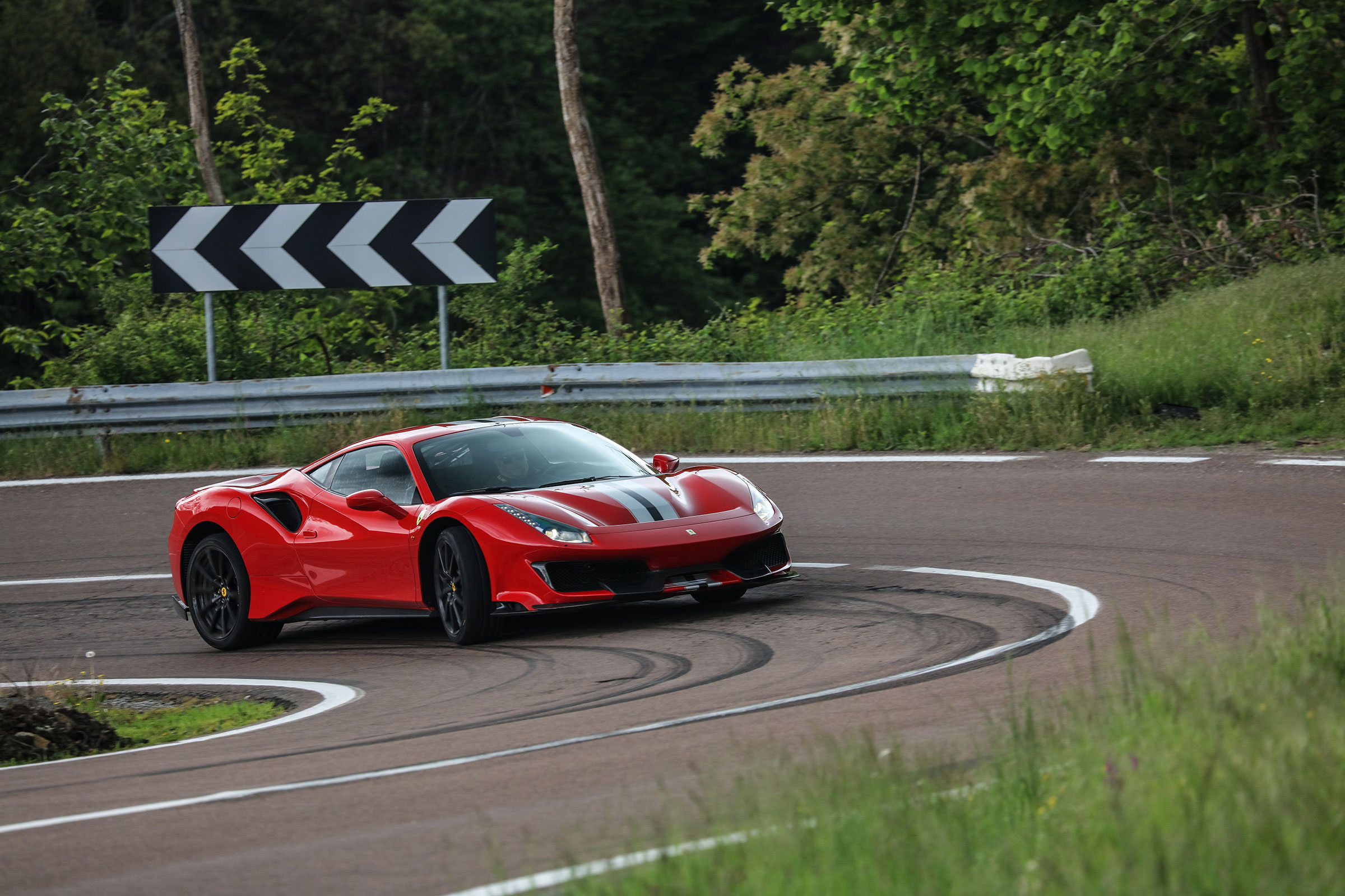 Ferrari 488 Pista – side