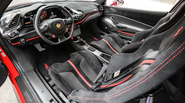 Ferrari 488 Pista – interior