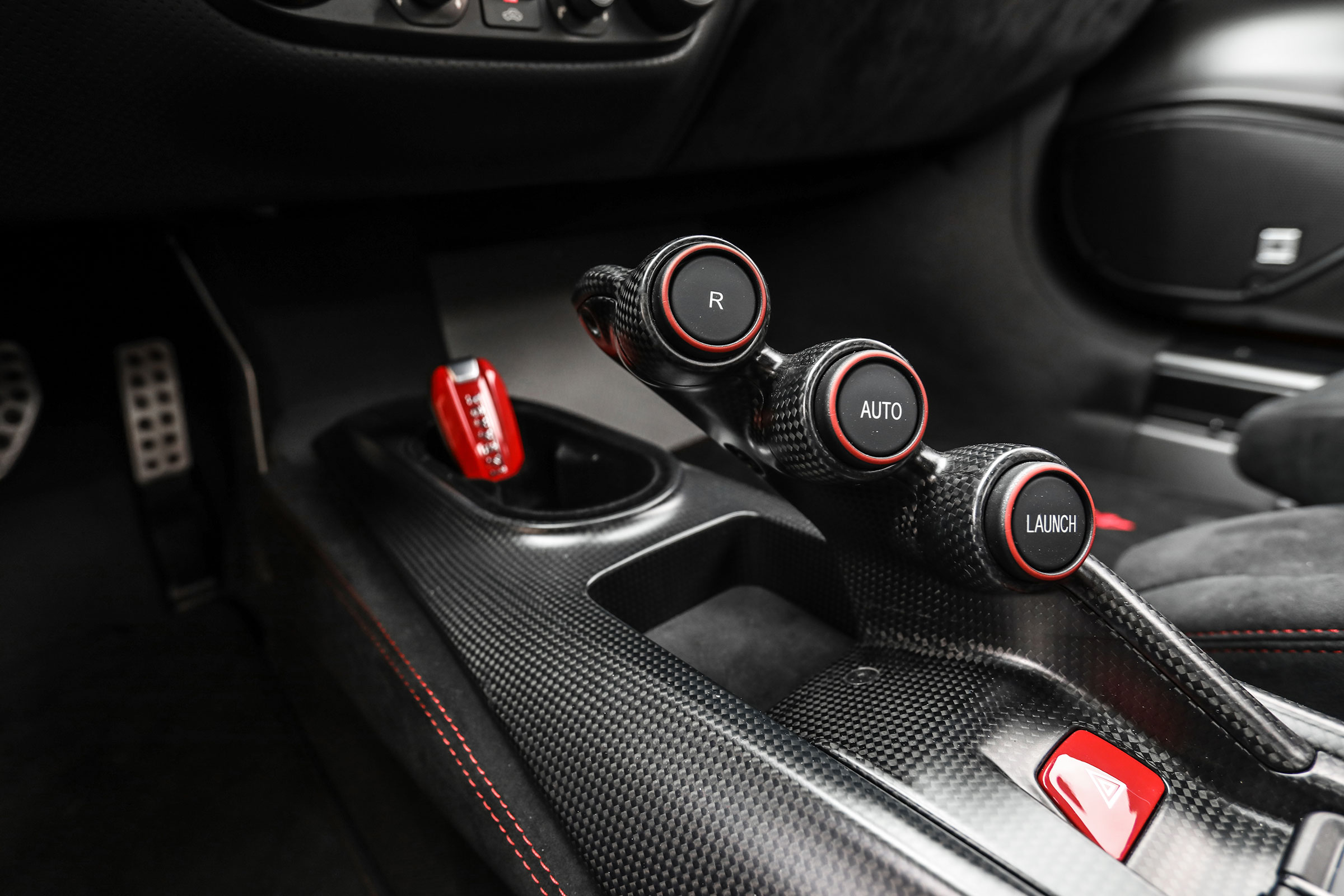 Ferrari 488 Pista – interior