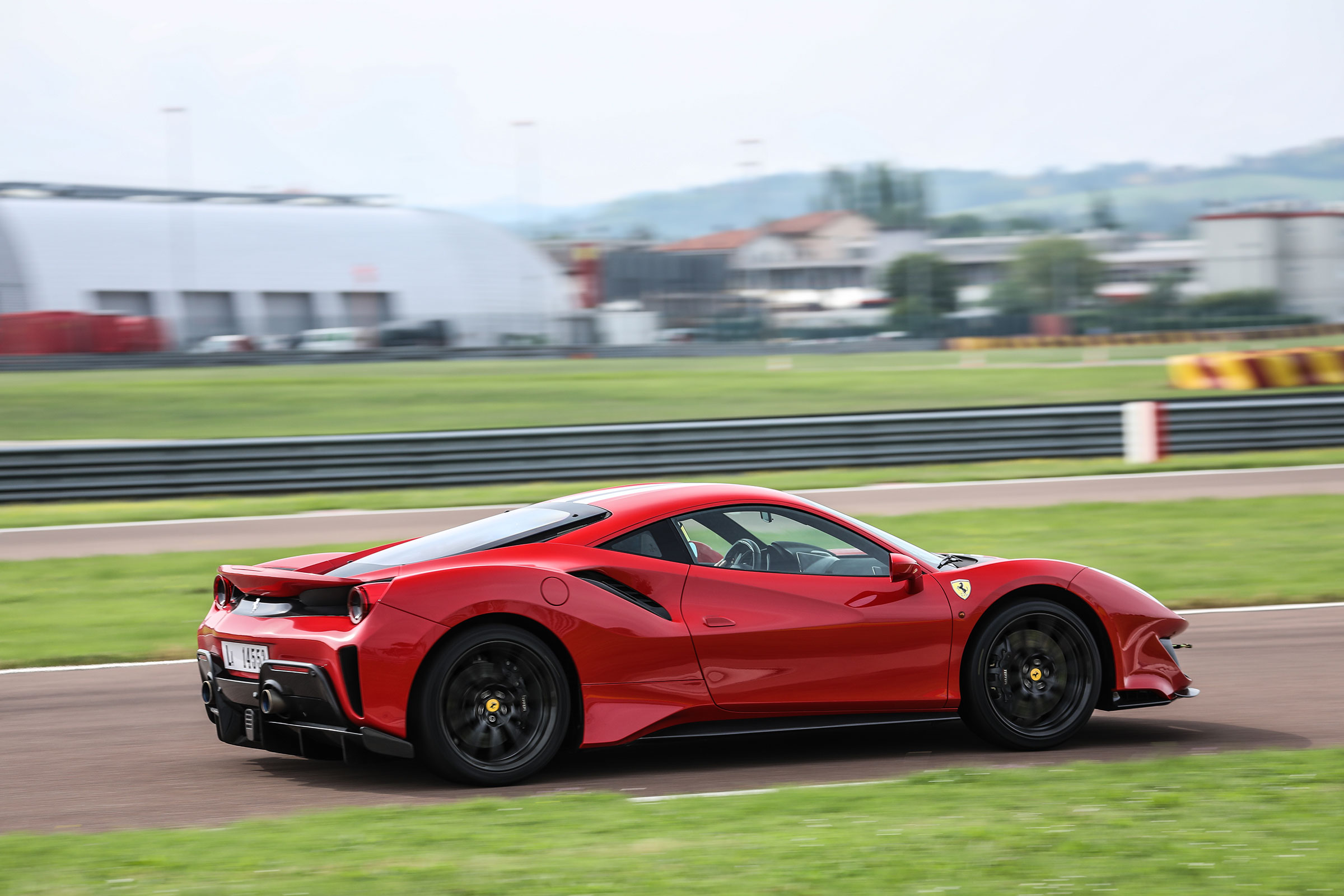 Ferrari 488 Pista – side