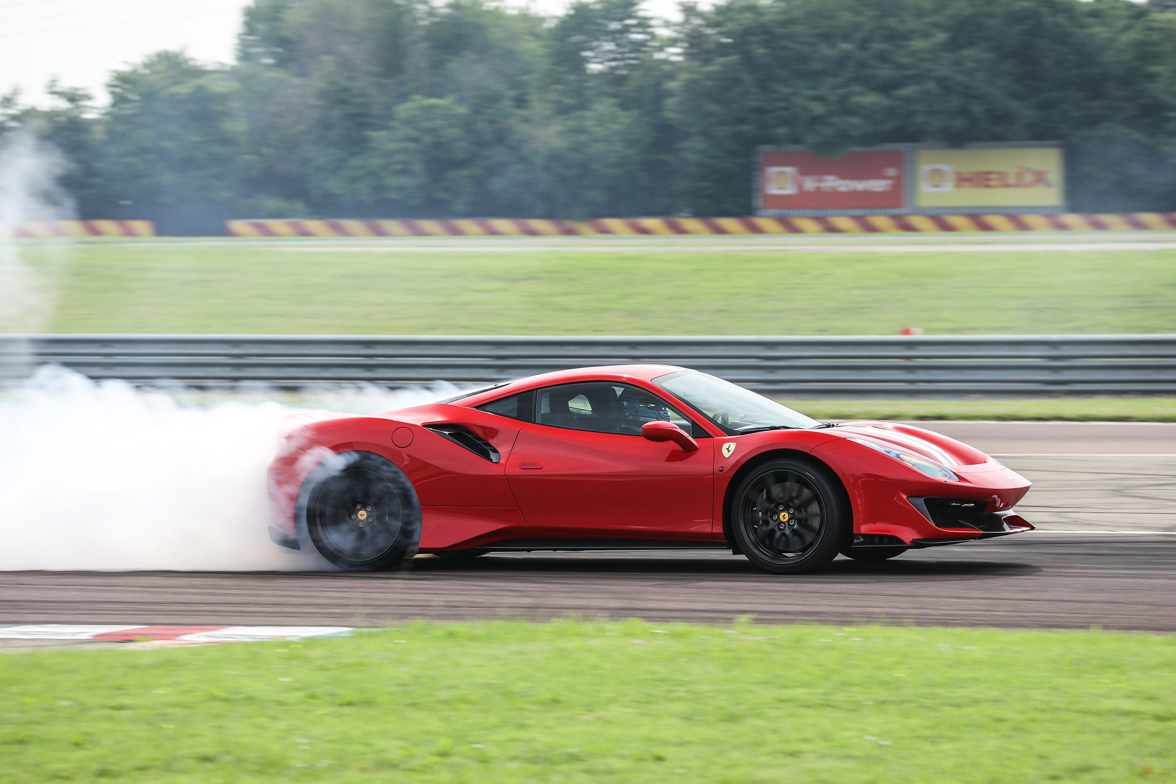 Ferrari 488 Pista – side
