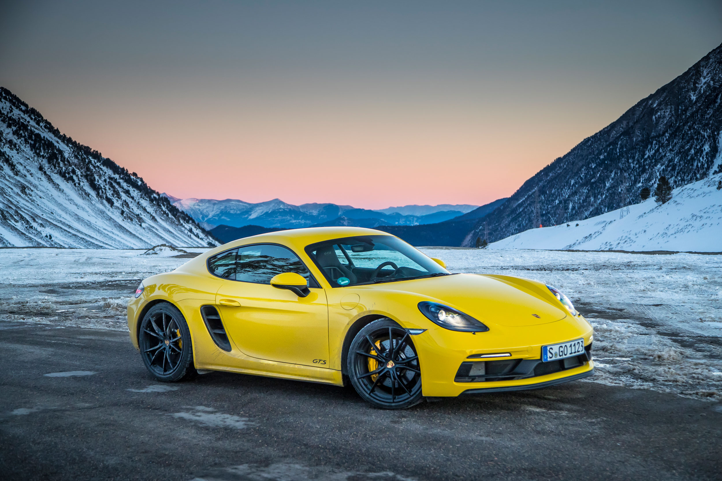 Porsche 718 Cayman GTS - Front