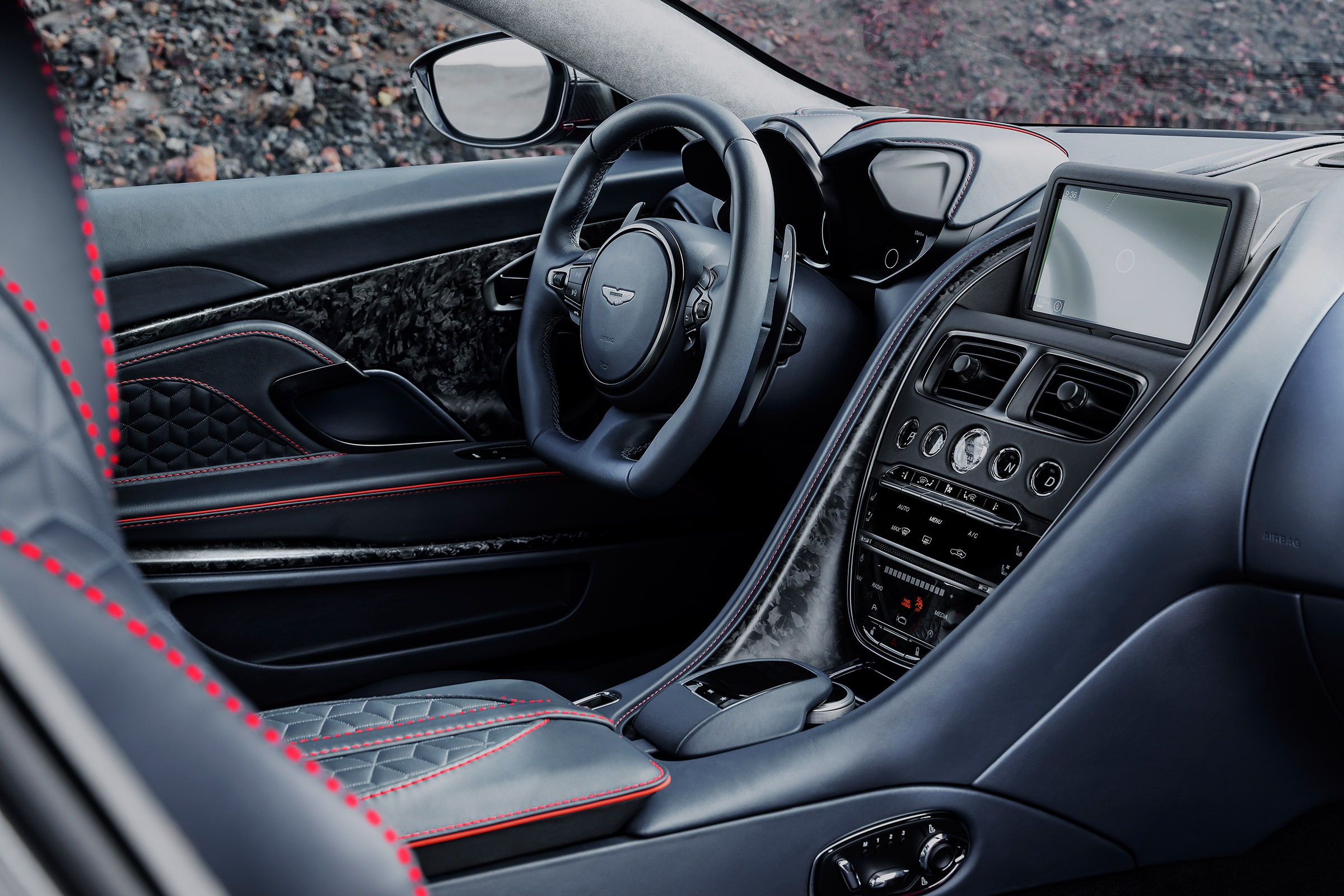 Aston Martin DBS Superleggera - dash
