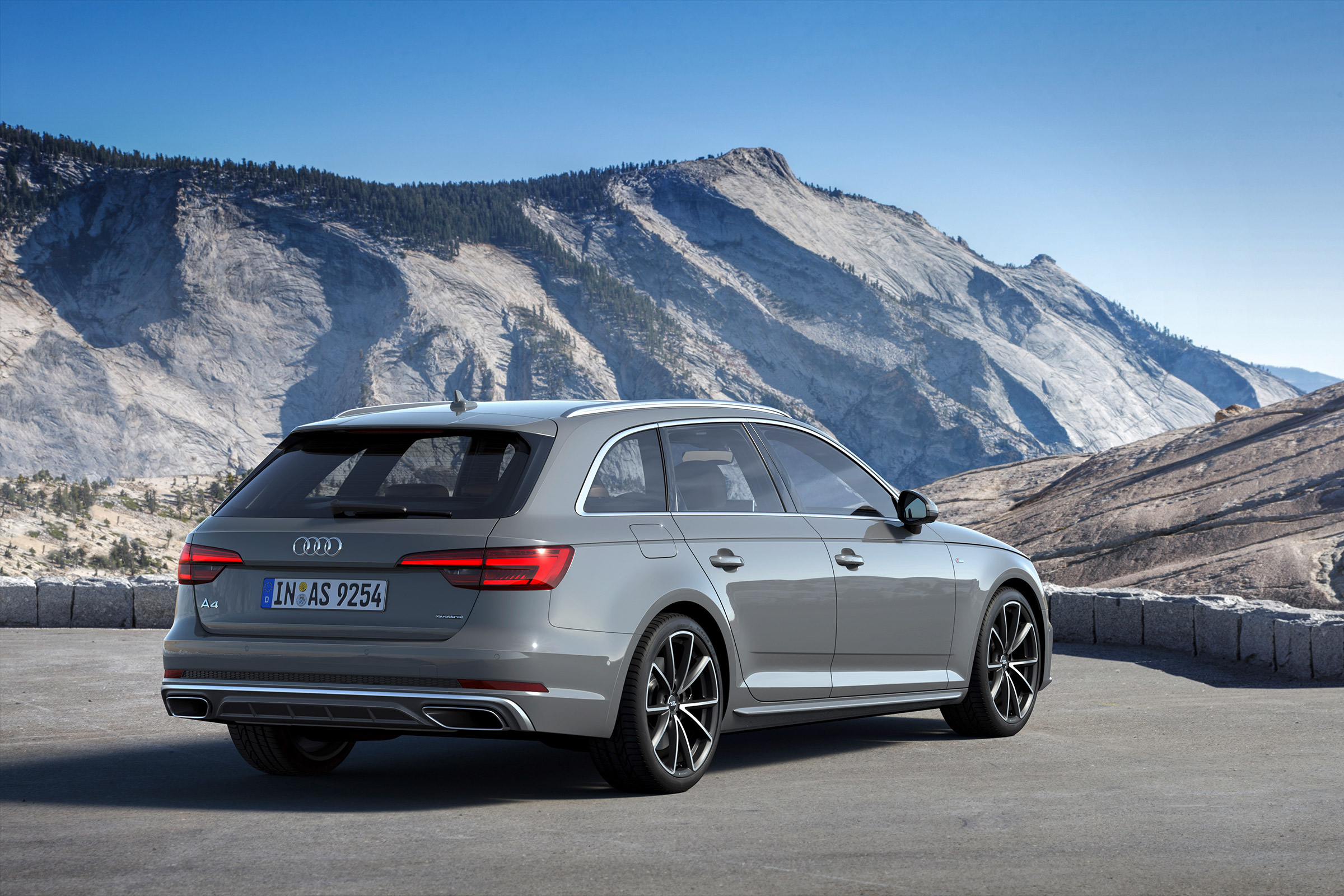 Audi A4 refresh 2018 - rearquarter
