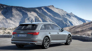 Audi A4 refresh 2018 - rearquarter