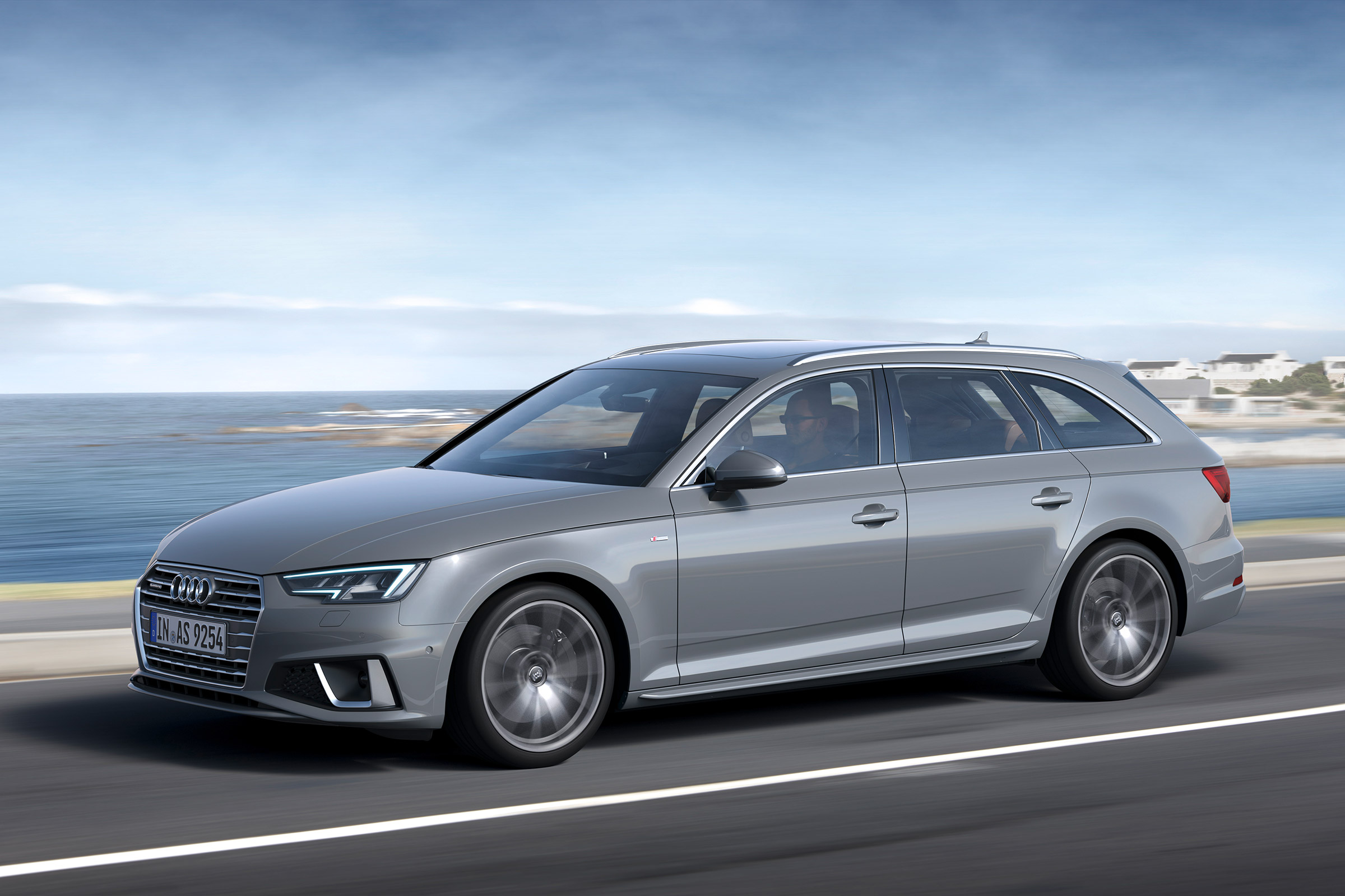 Audi A4 refresh 2018 - front quarter