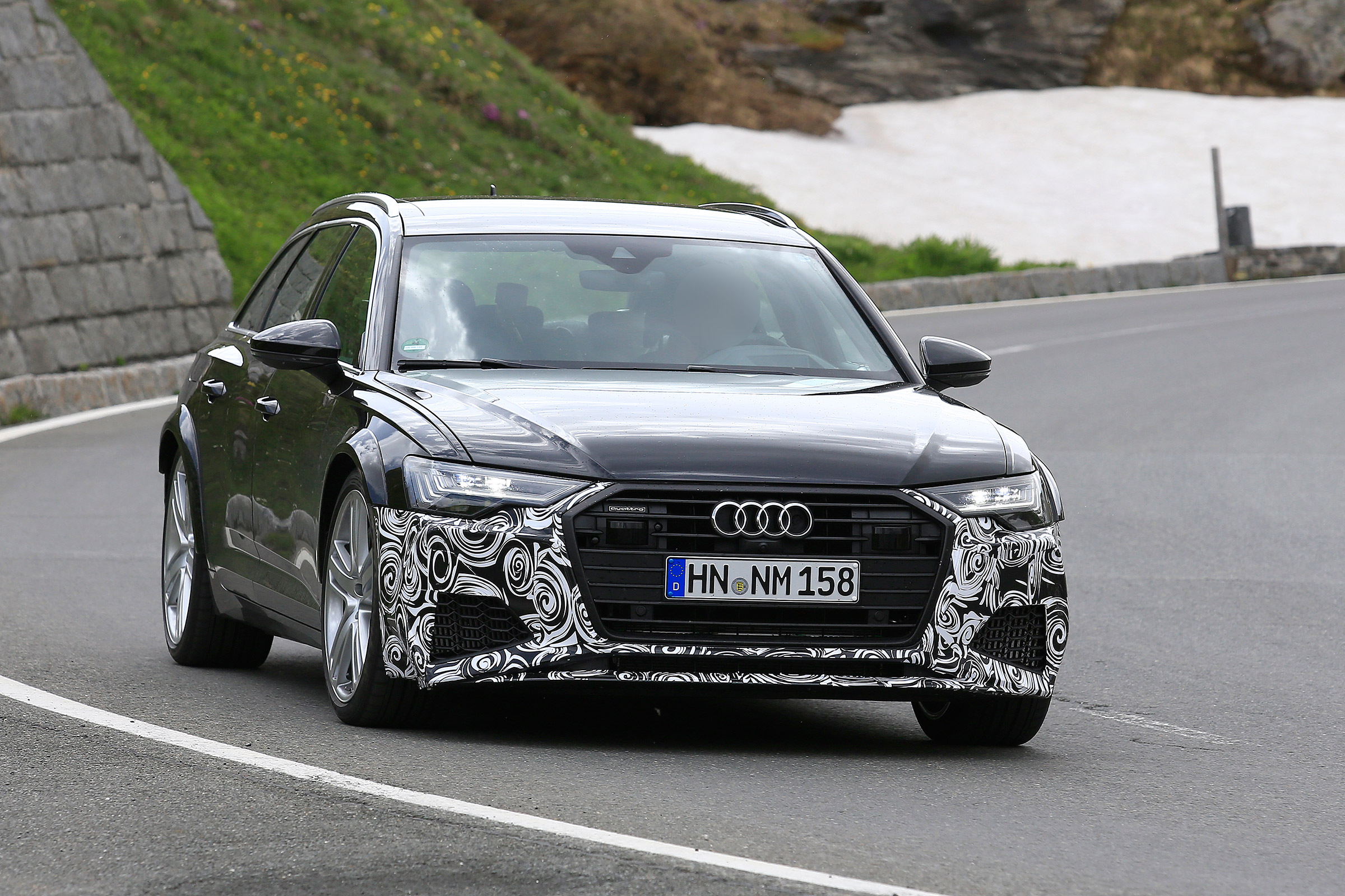 Audi RS6 Avant spy - front