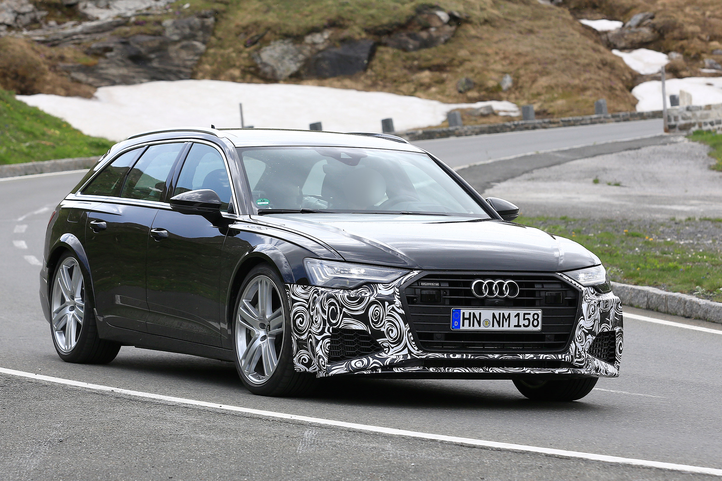 Audi RS6 Avant spy - turning