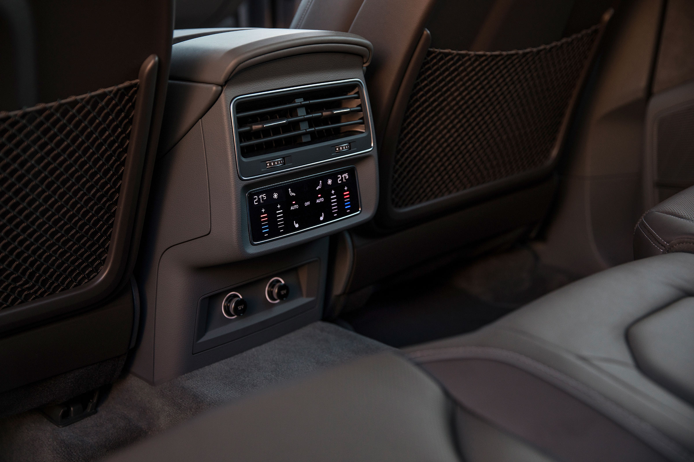 Audi Q8 – rear interior