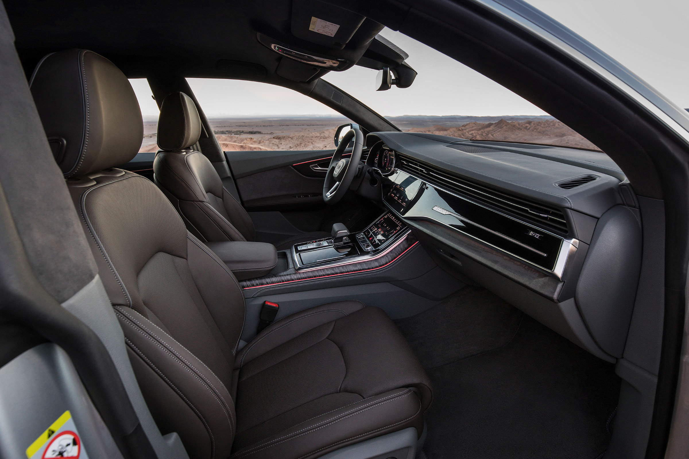 Audi Q8 – front interior