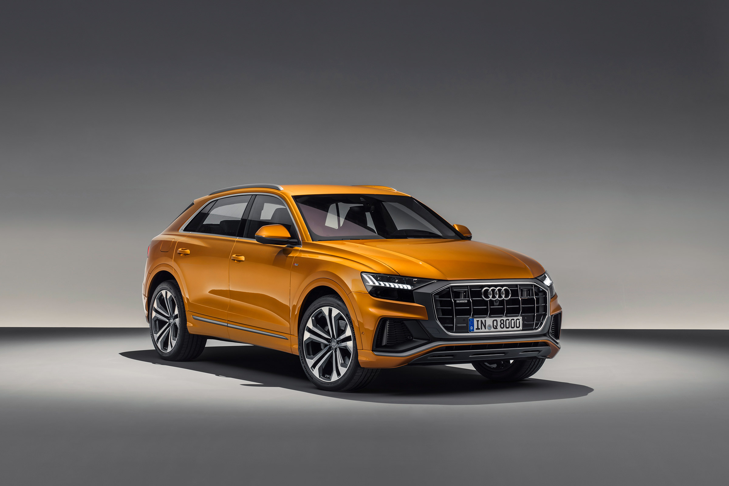 Audi Q8 TDI - front studi