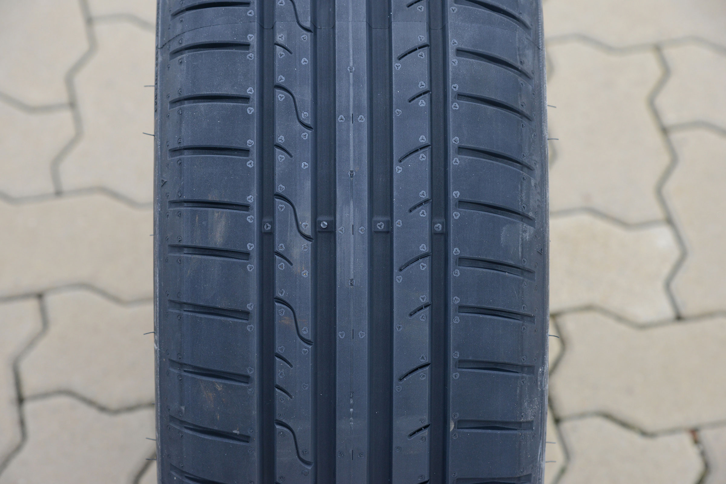 Summer tyre: Dunlop SportBluResponse