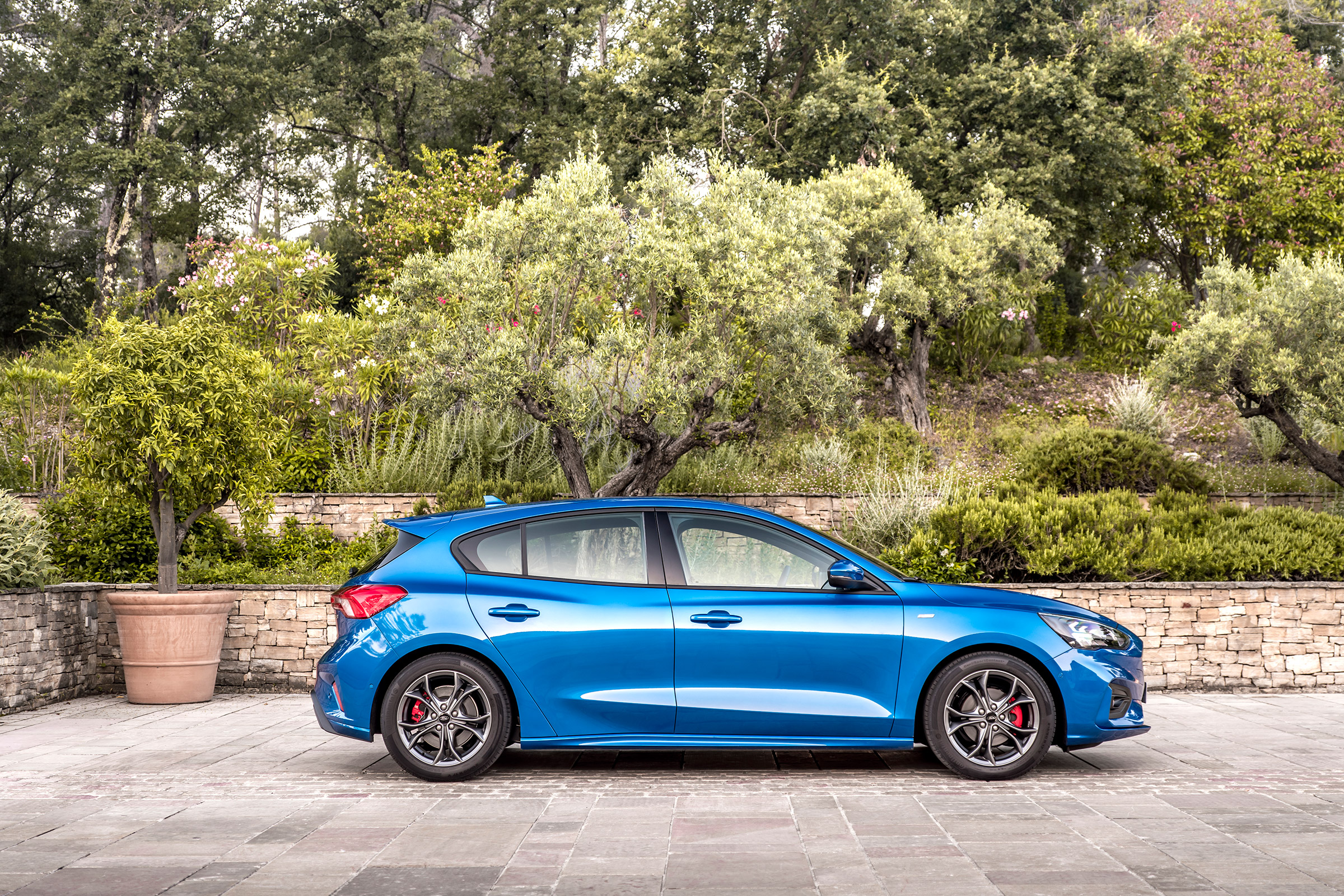 Ford Focus ST-Line review - side